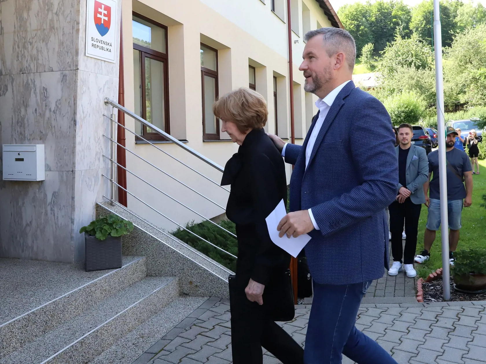 Peter Pellegrini volil v miestnom kultúrnom dome na Králikoch pri Banskej Bystrici.