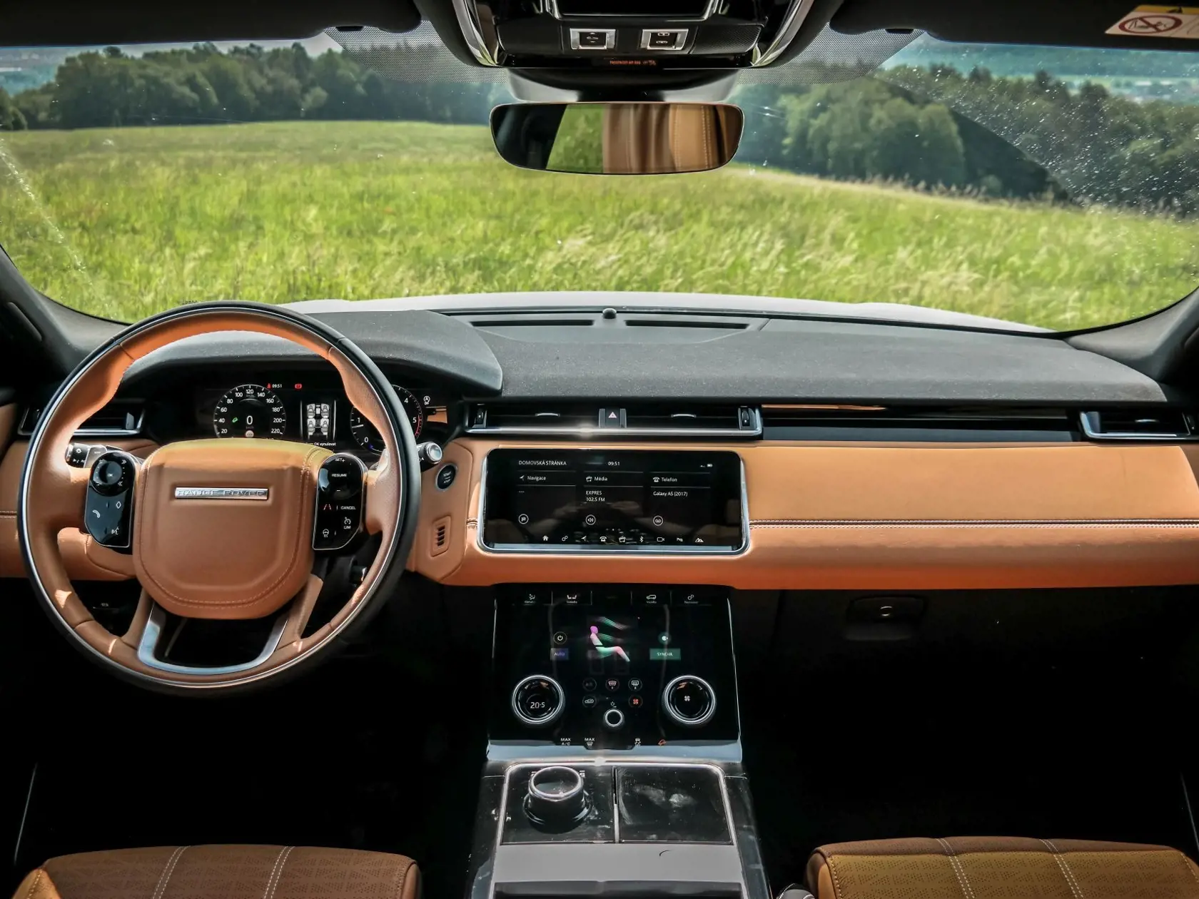 Land Rover Range Rover Velar SE D240 8AT