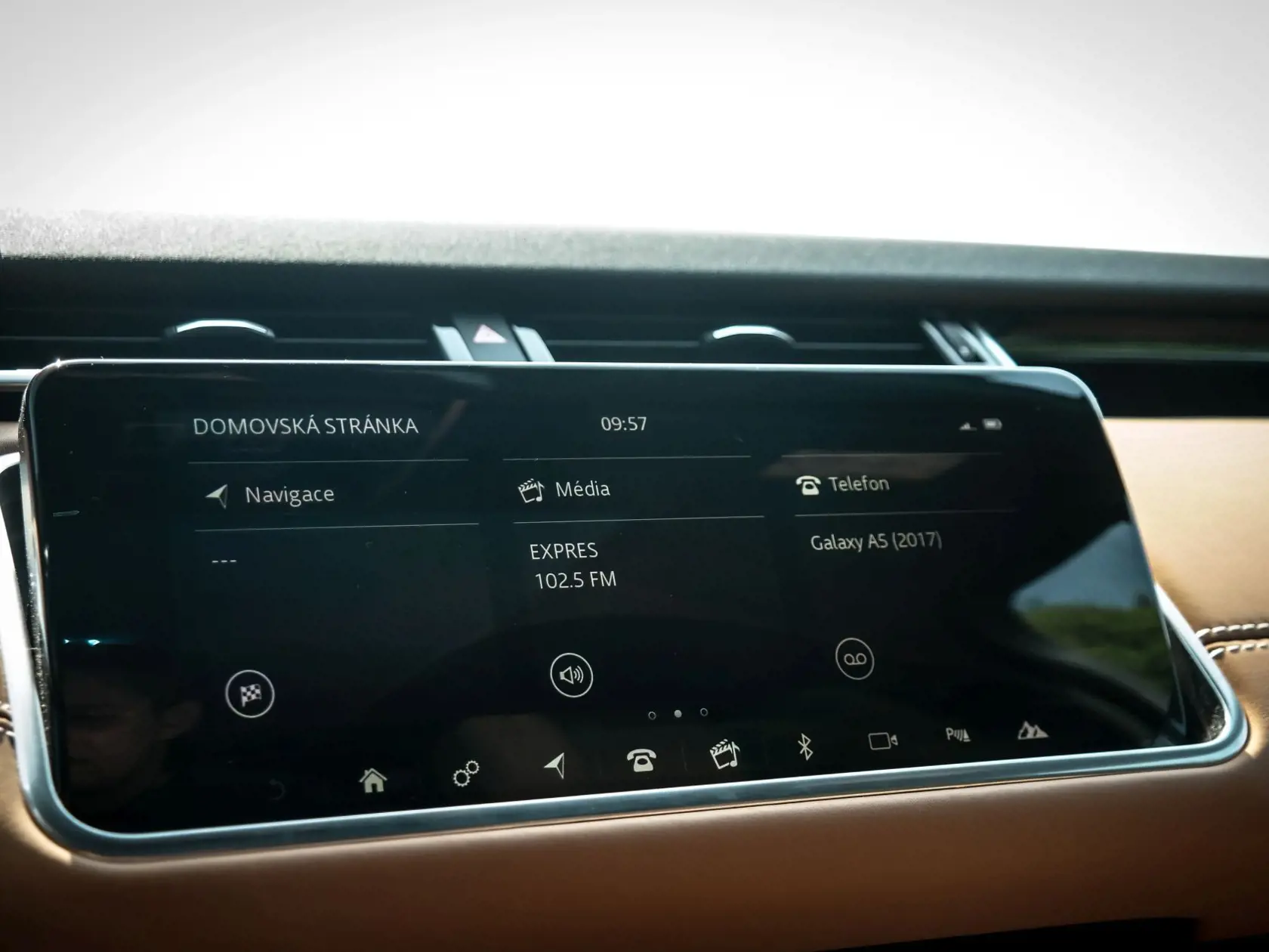 Land Rover Range Rover Velar SE D240 8AT