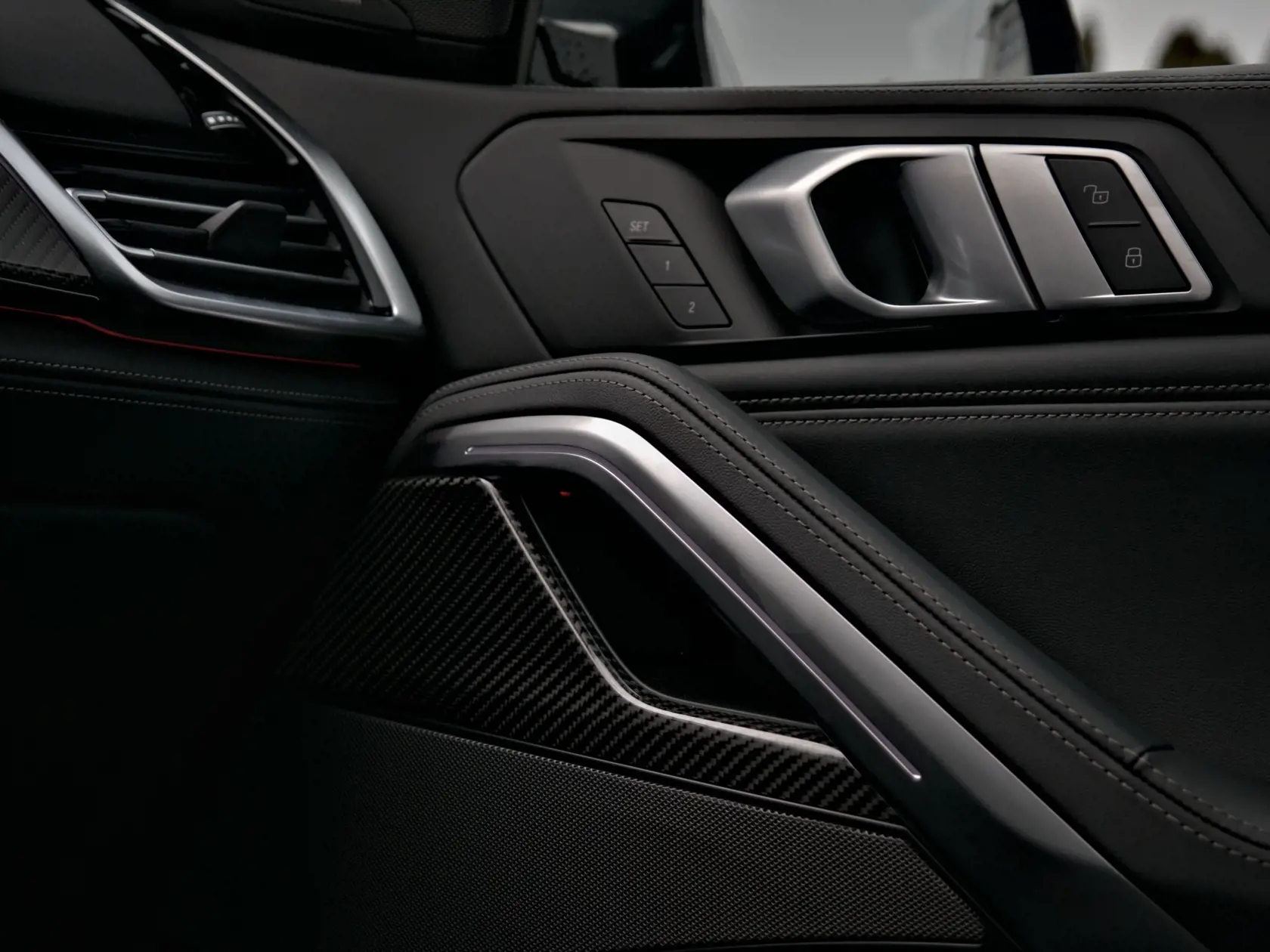 BMW X6 M50i.
