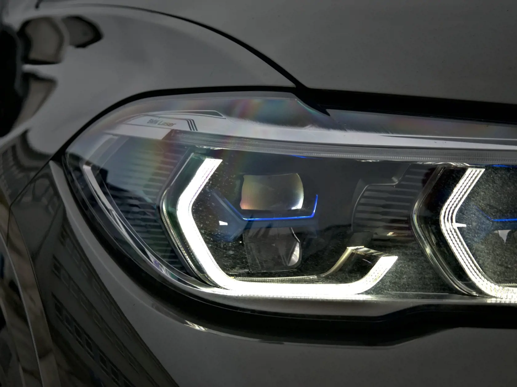 BMW X6 M50i.