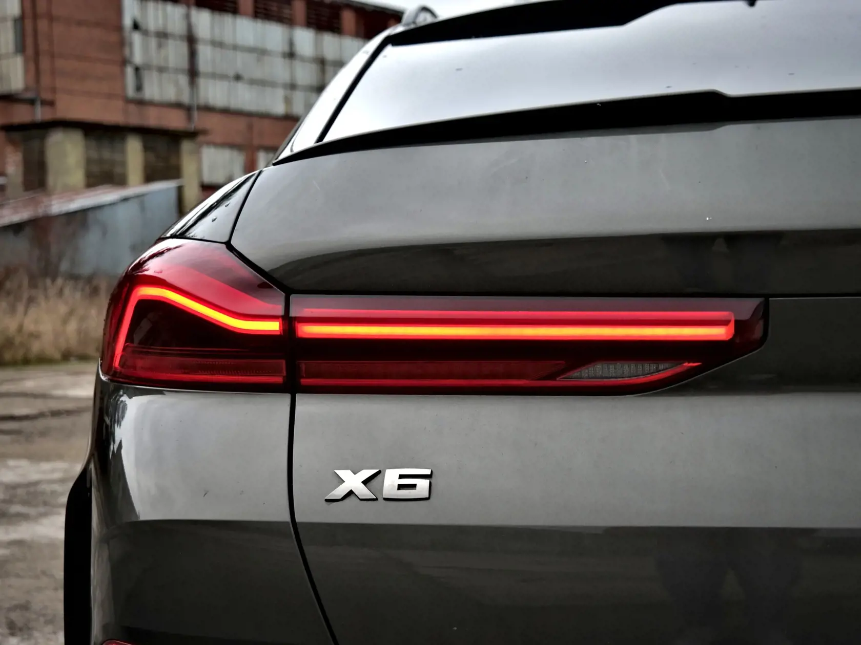 BMW X6 M50i.