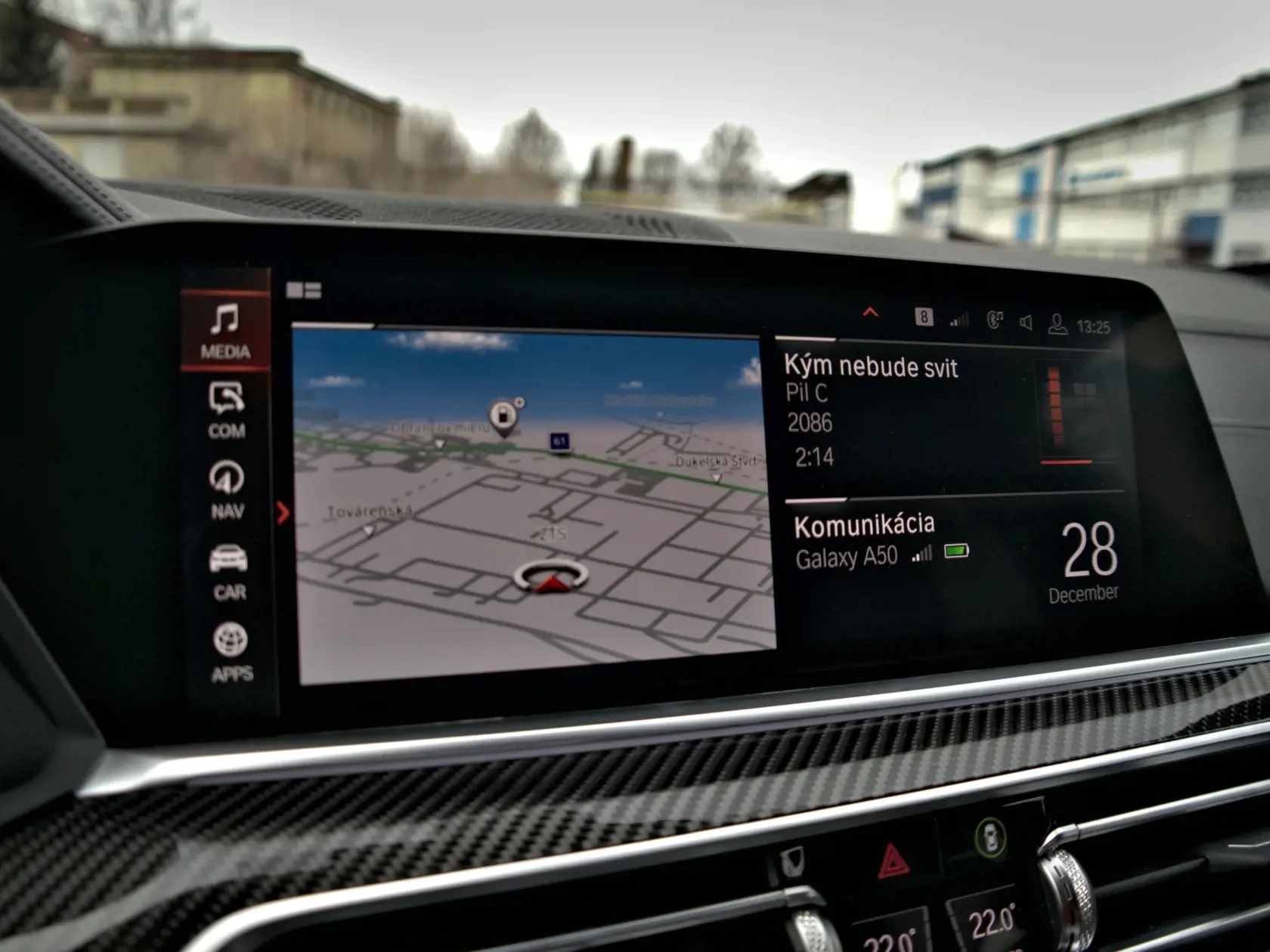 BMW X6 M50i.