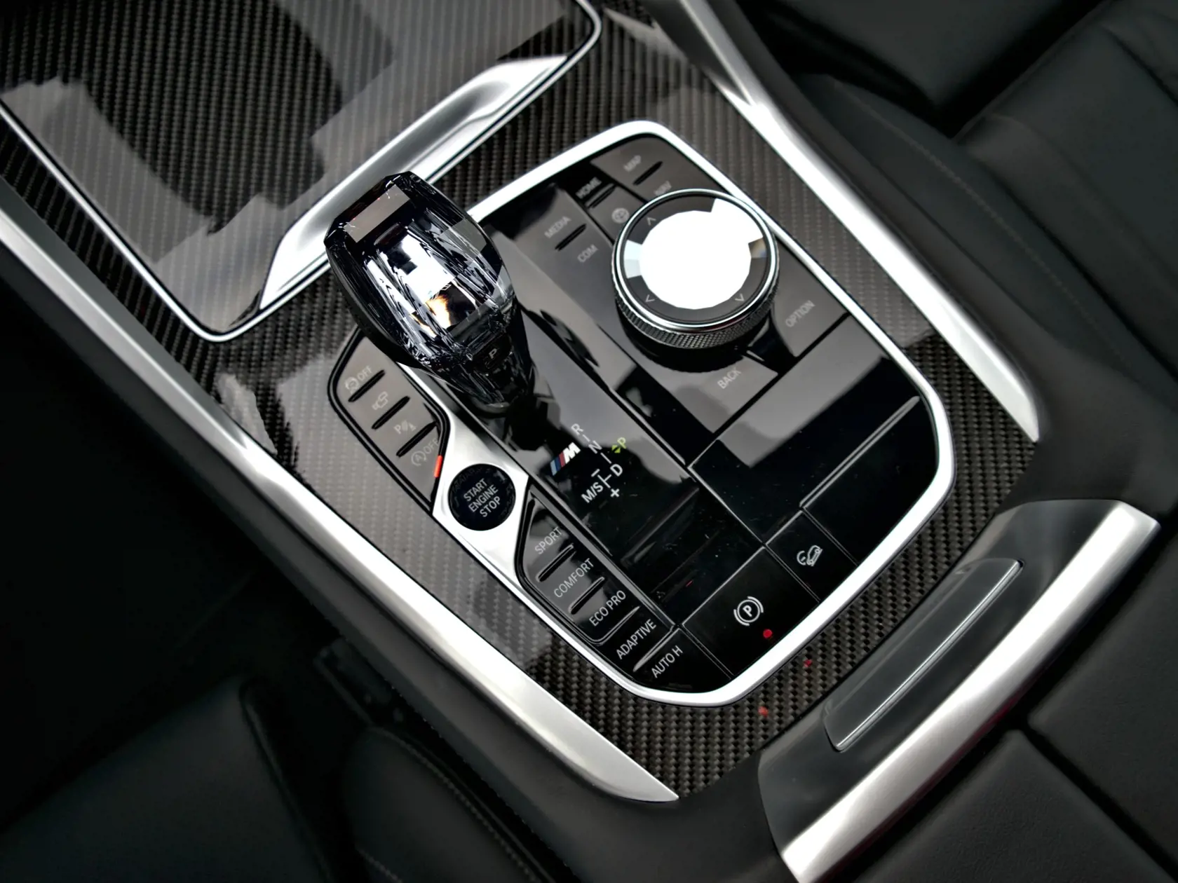 BMW X6 M50i.