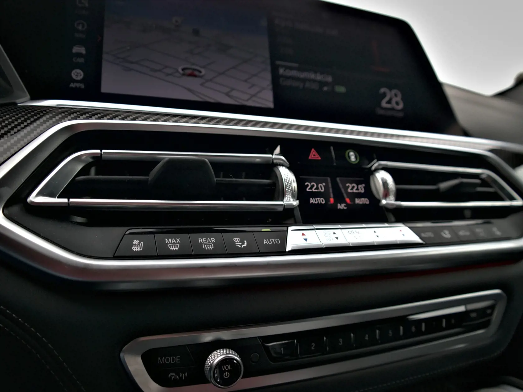 BMW X6 M50i.