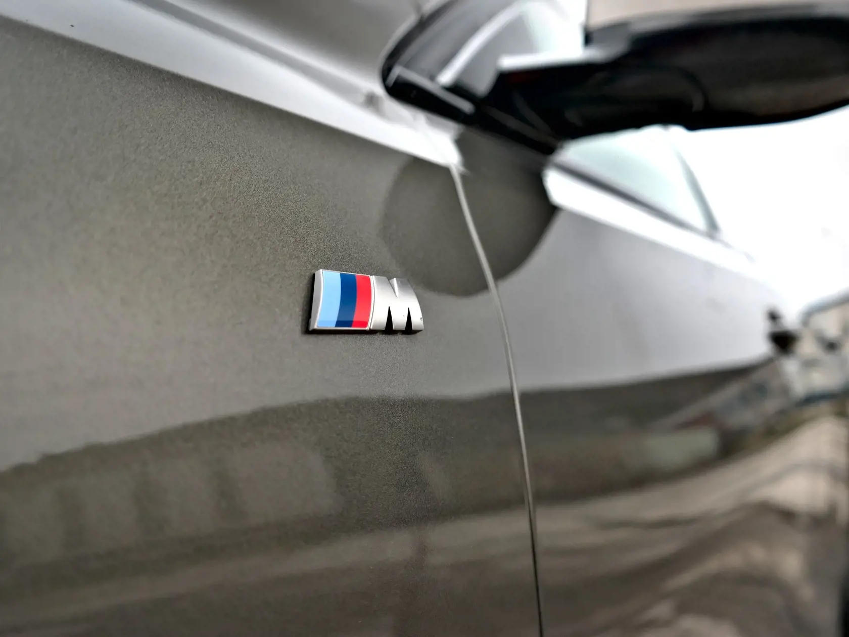 BMW X6 M50i.