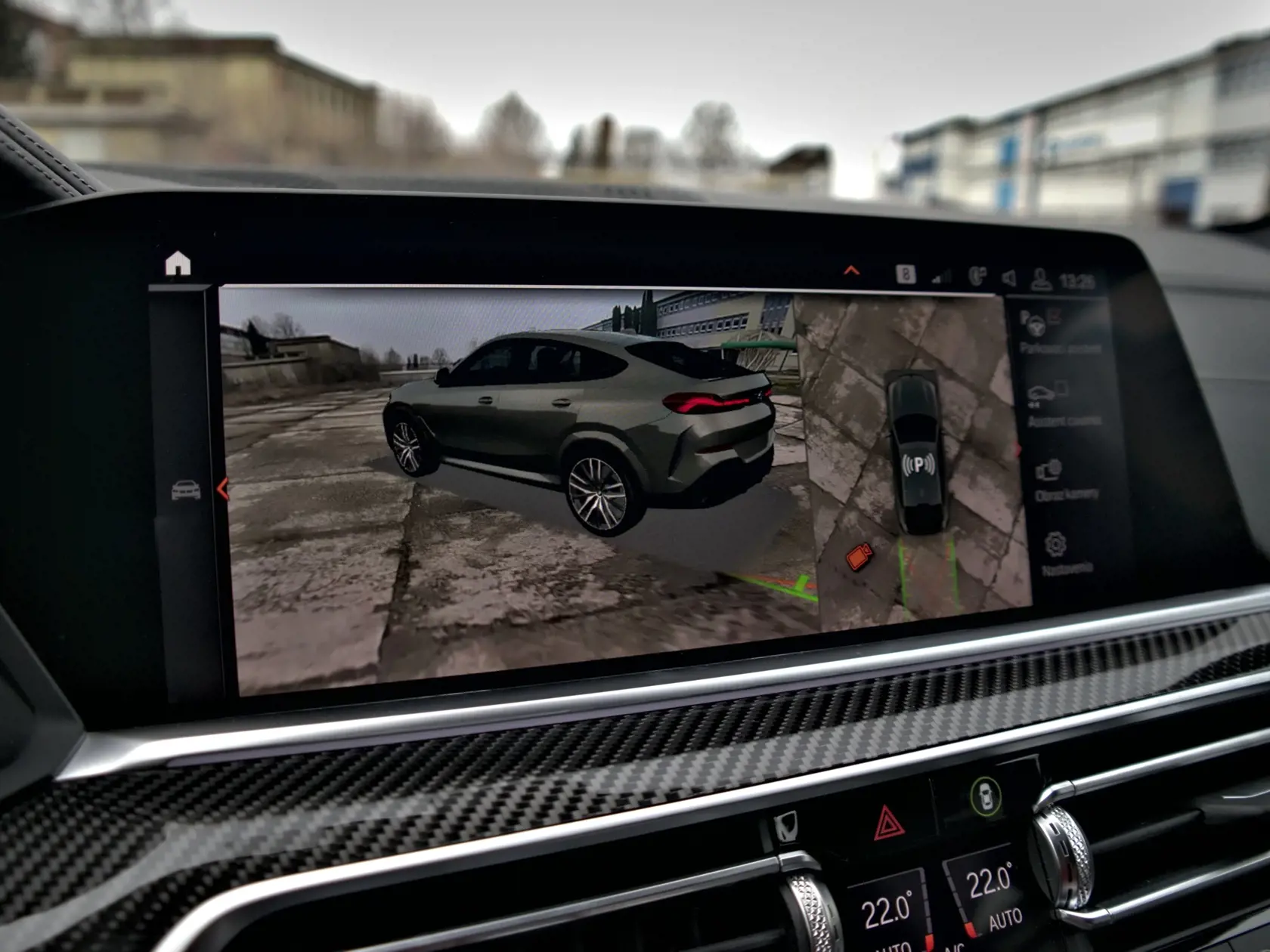 BMW X6 M50i.