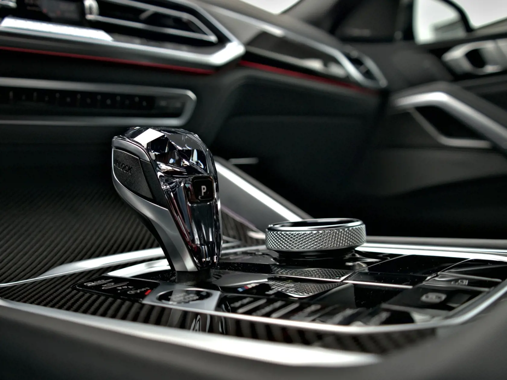 BMW X6 M50i.
