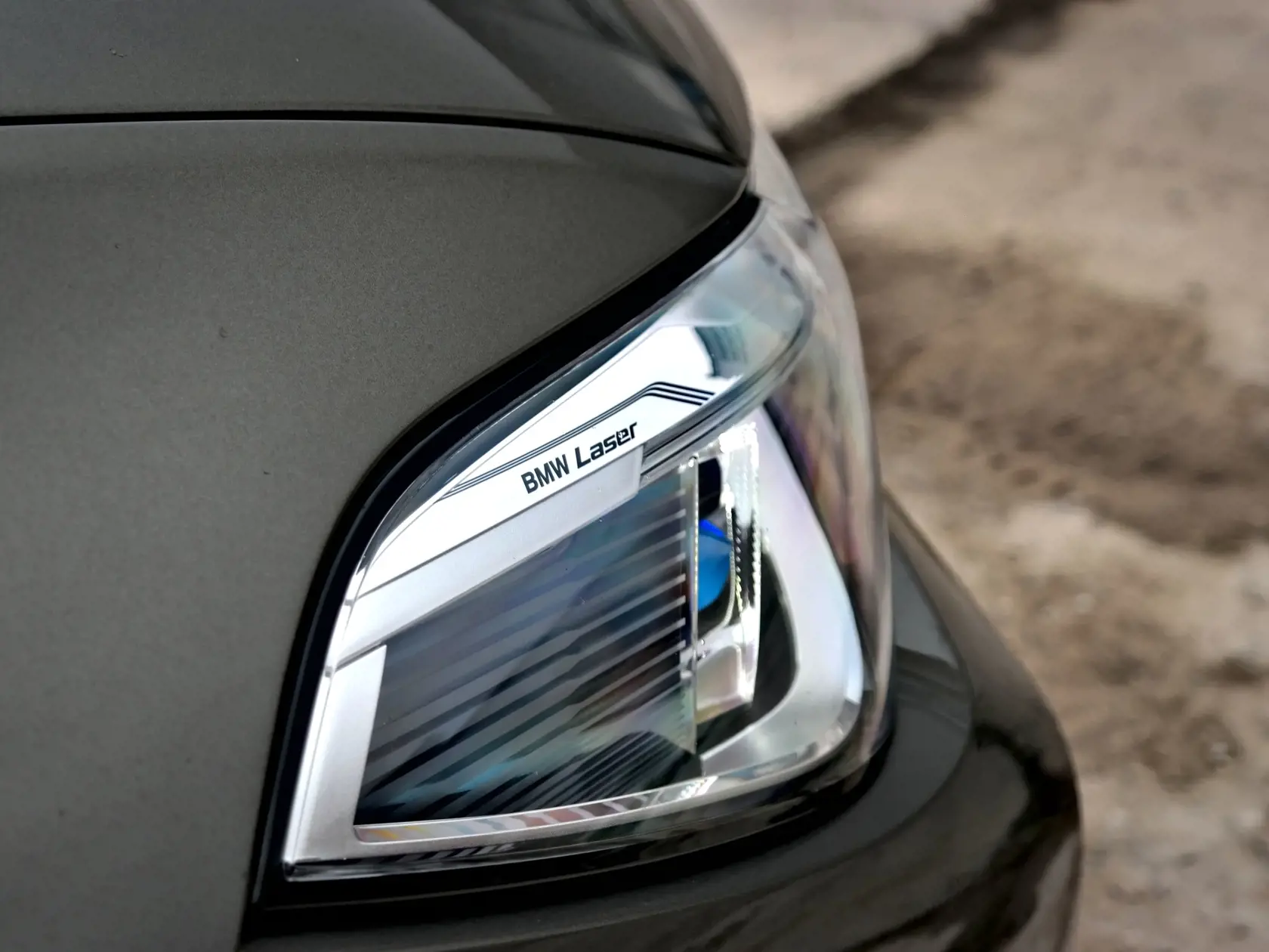 BMW X6 M50i.