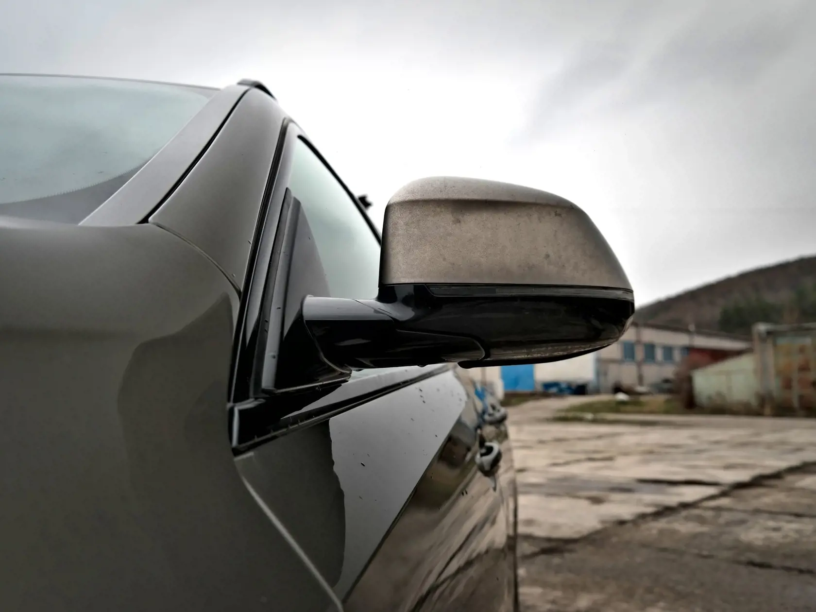 BMW X6 M50i.