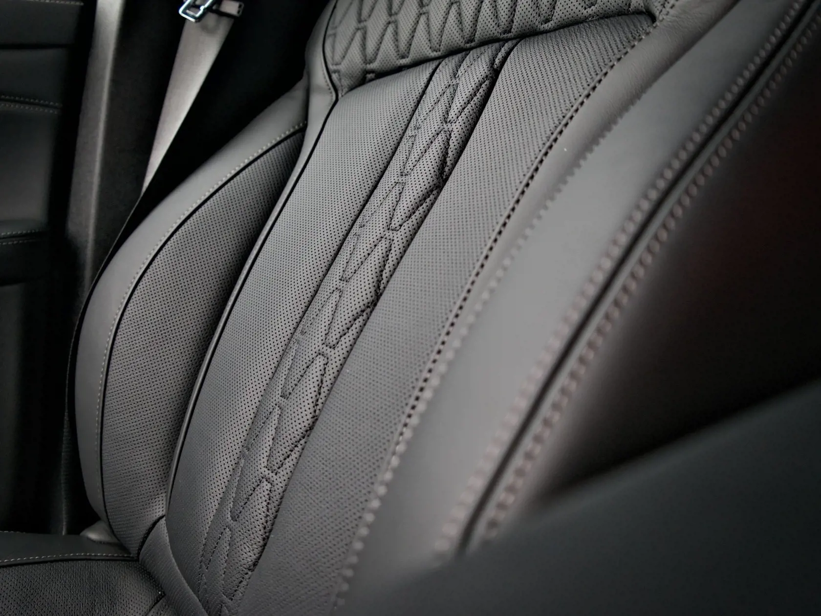 BMW X6 M50i.