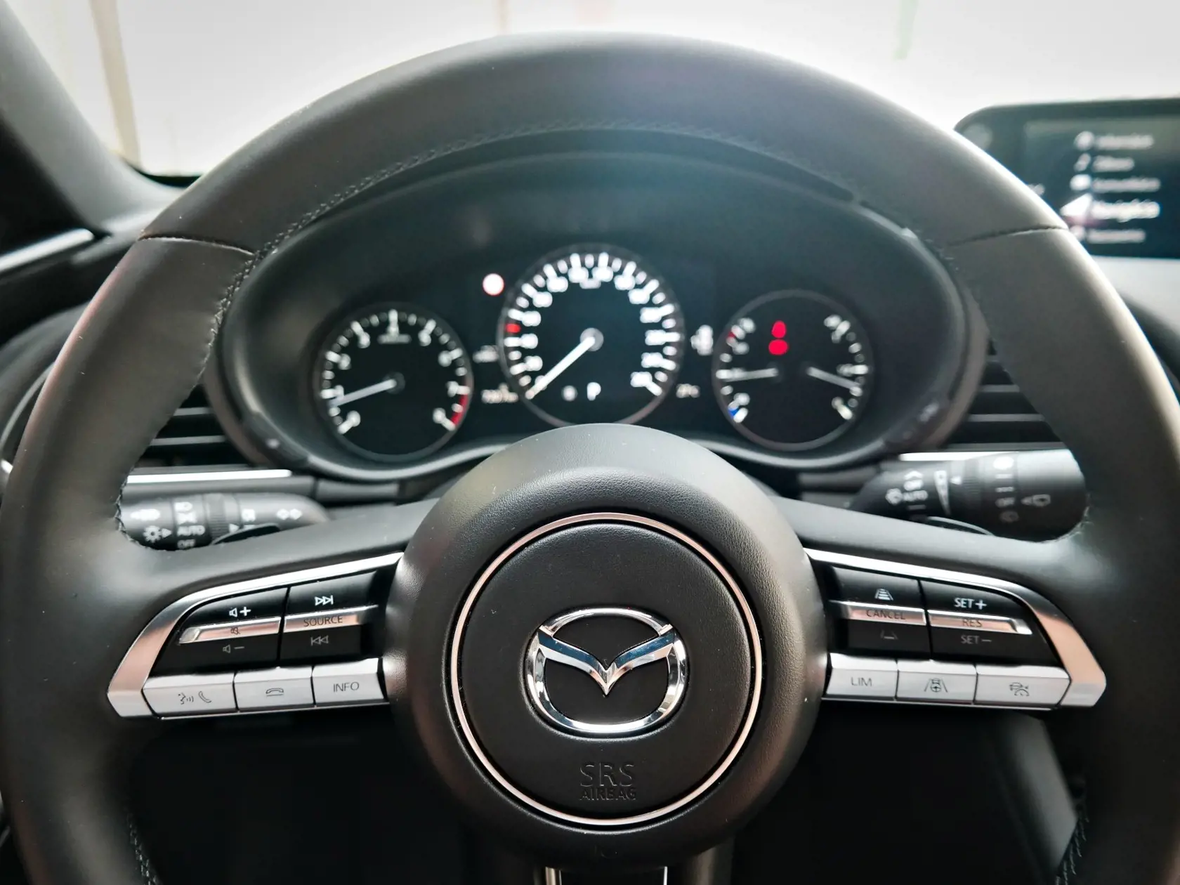 Mazda3 G122 AT Plus.