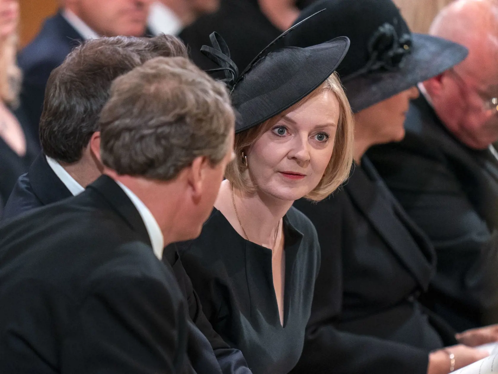 WA 59 Edinburgh - Britská premiérka Liz Trussová sa účastní bohoslužby pripomínajúcej život zosnulej britskej kráľovnej Alžbety II. v Katedrále svätého Egídia v škótskom Edinburghu v pondelok 12. septembra 2022. Rakva so zosnulou kráľovnou bude v Edinburghu vystavená na 24 hodín so štátnymi poctami. V utorok ju majú previezť do Londýna. Alžbeta II. zomrela vo štvrtok 8. septembra vo veku 96 rokov. Vládla od roku 1952. Pohreb sa uskutoční 19. septembra vo Westminsterskom opátstve v Londýne. FOTO 