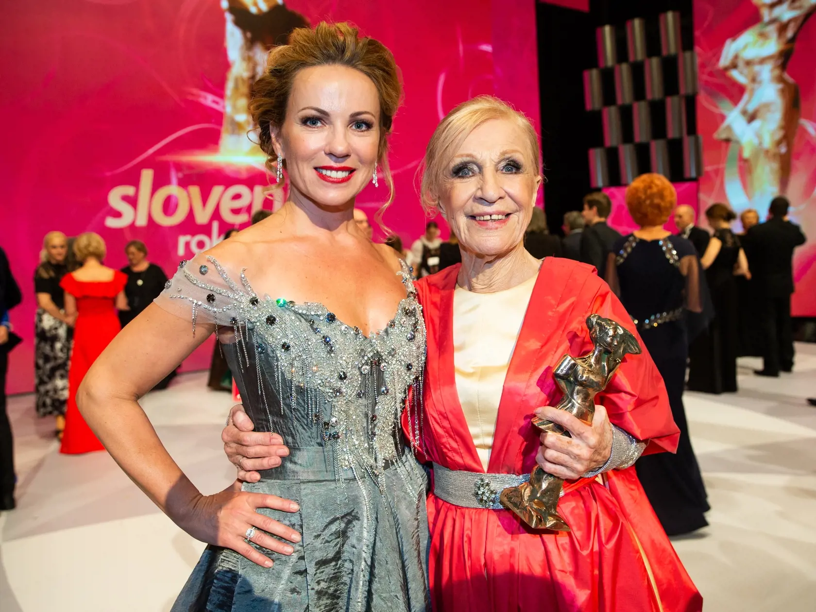 Galavečer ocenenia ankety "Slovenska roka" v Slovneskom nárdnom divadle v Bratislave. Na snímke Diana Mórová a Mária Kráľovičová.