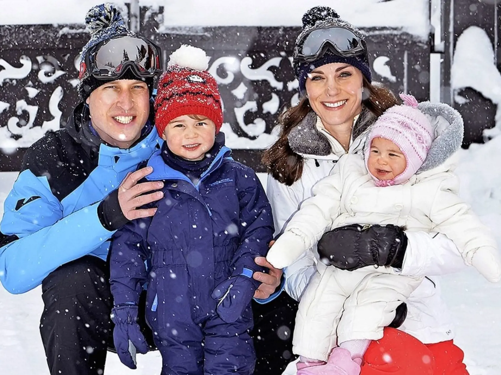 Princ William vychováva s manželkou Kate syna Georgea a dcérku Charlotte.