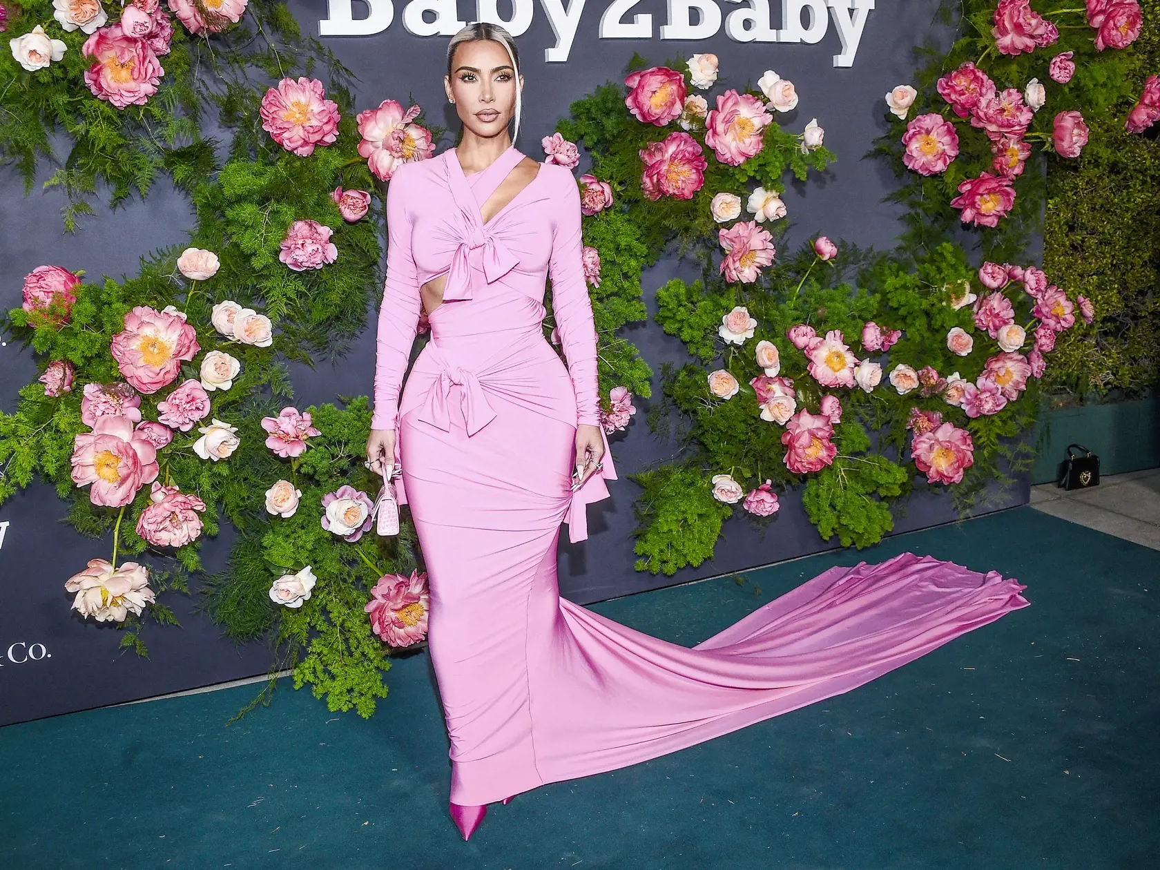 Kim Kardashian má veľmi zmyselné krivky. Nenájdete na nej gram tuku navyše!