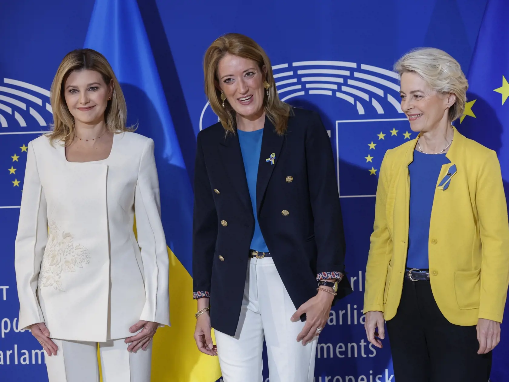 Na snímke zľava prvá dáma Ukrajiny Olena Zelenská, predsedníčka Európskeho parlamentu (EP) Roberta Metsolová a  predsedníčka Európskej komisie (EK) Ursula von der Leyenová prichádzajú do Európskeho parlamentu 14. septembra 2022 v Štrasburgu.