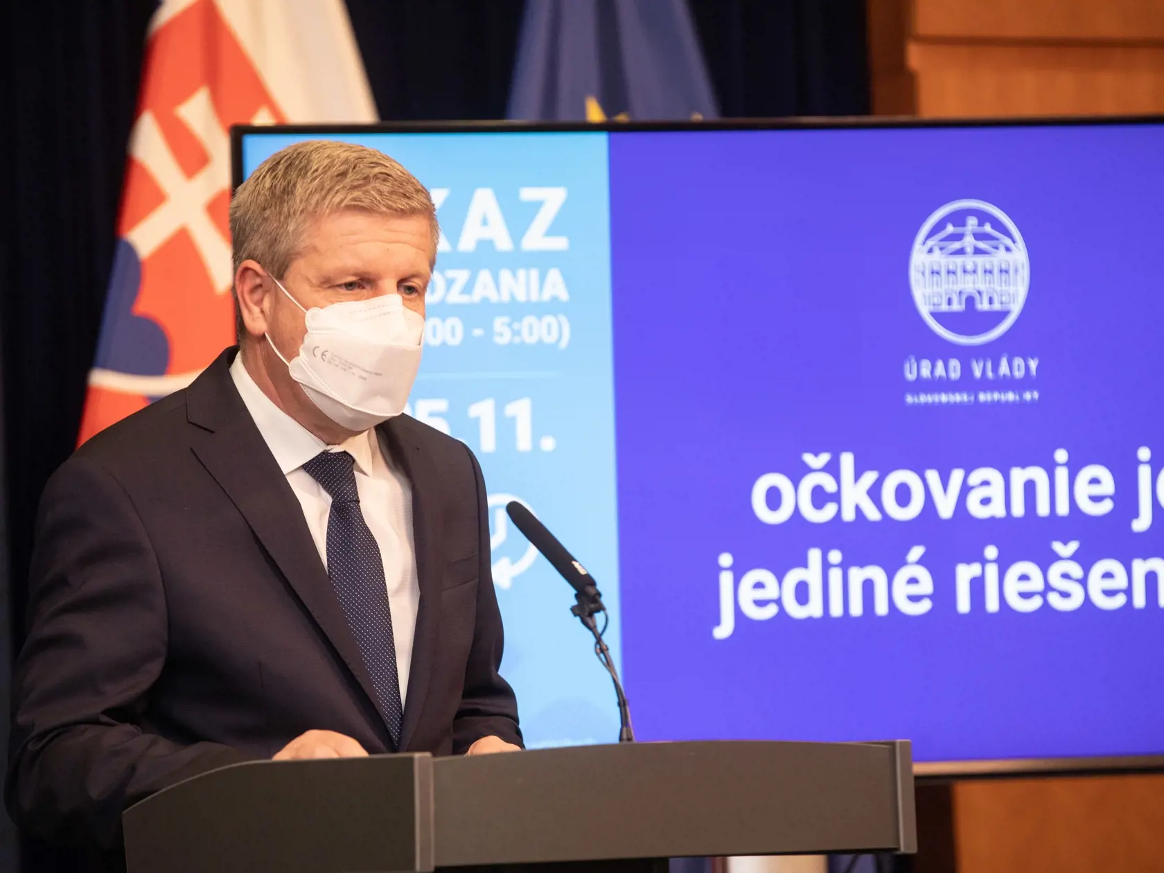 Na snímke je  minister zdravotníctva SR Vladimír Lengvarský počas rokovania vlády na ktorom vláda prijala dvojtýžňový lockdown.