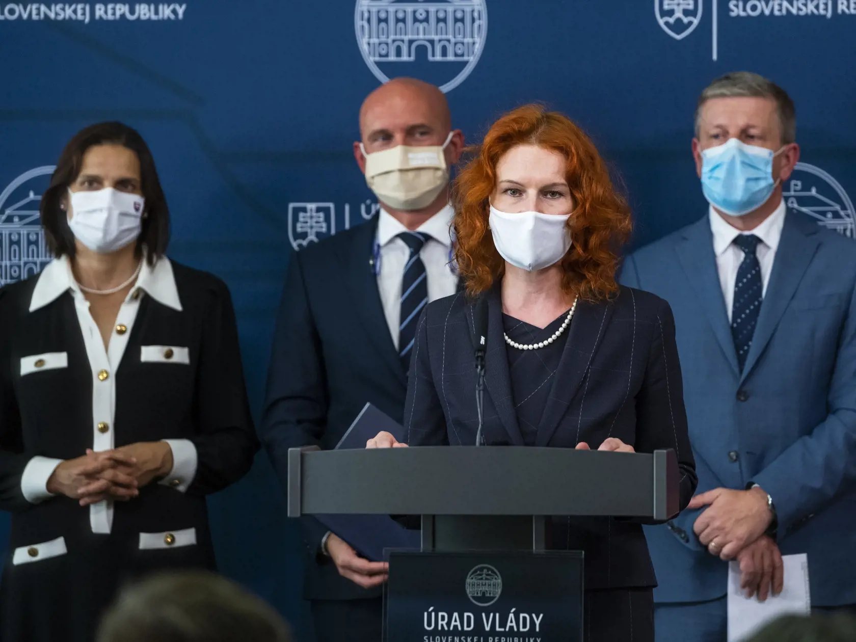Na snímke zľava ministerka spravodlivosti SR Mária Kolíková, minister školstva, vedy, výskumu a športu SR Branislav Gröhling (SAS), generálna riaditeľka Sekcie Plánu obnovy na Úrade vlády SR Lívia Vašáková a minister zdravotníctva SR Vladimír Lengvarský (nominant OĽaNO)  počas tlačovej konferencie k plánu obnovy a reformnej jeseni v Bratislave 4. októbra 2021.