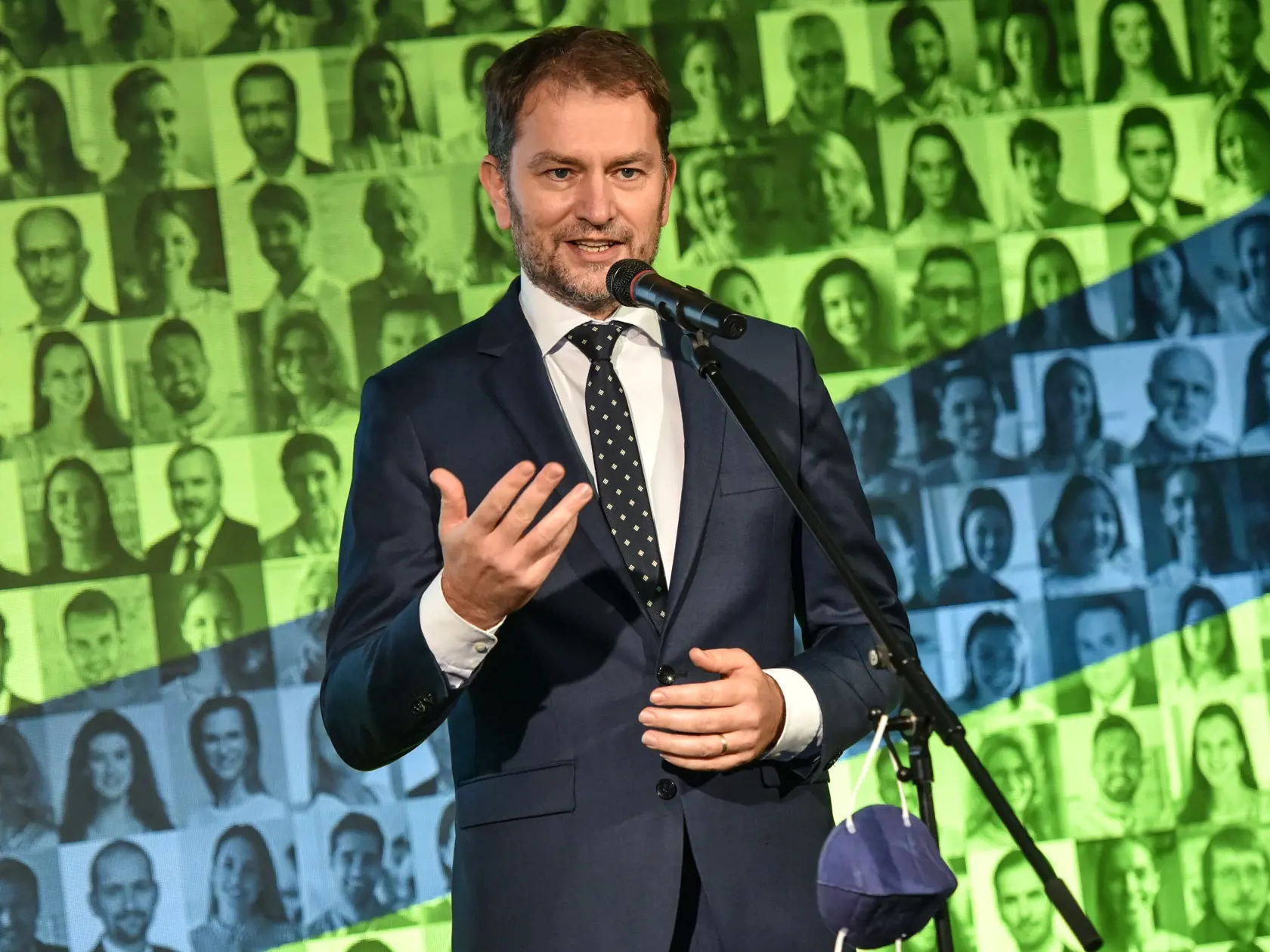 Na snímke predseda hnutia Obyčajní ľudia a nezávislé osobnosti (OĽaNO) a podpredseda vlády a minister financií SR Igor Matovič počas snemu hnutia Obyčajní ľudia a nezávislé osobnosti (OĽaNO) pri príležitosti 10. výročia vzniku hnutia, 17. novembra 2021 v Bratislave.