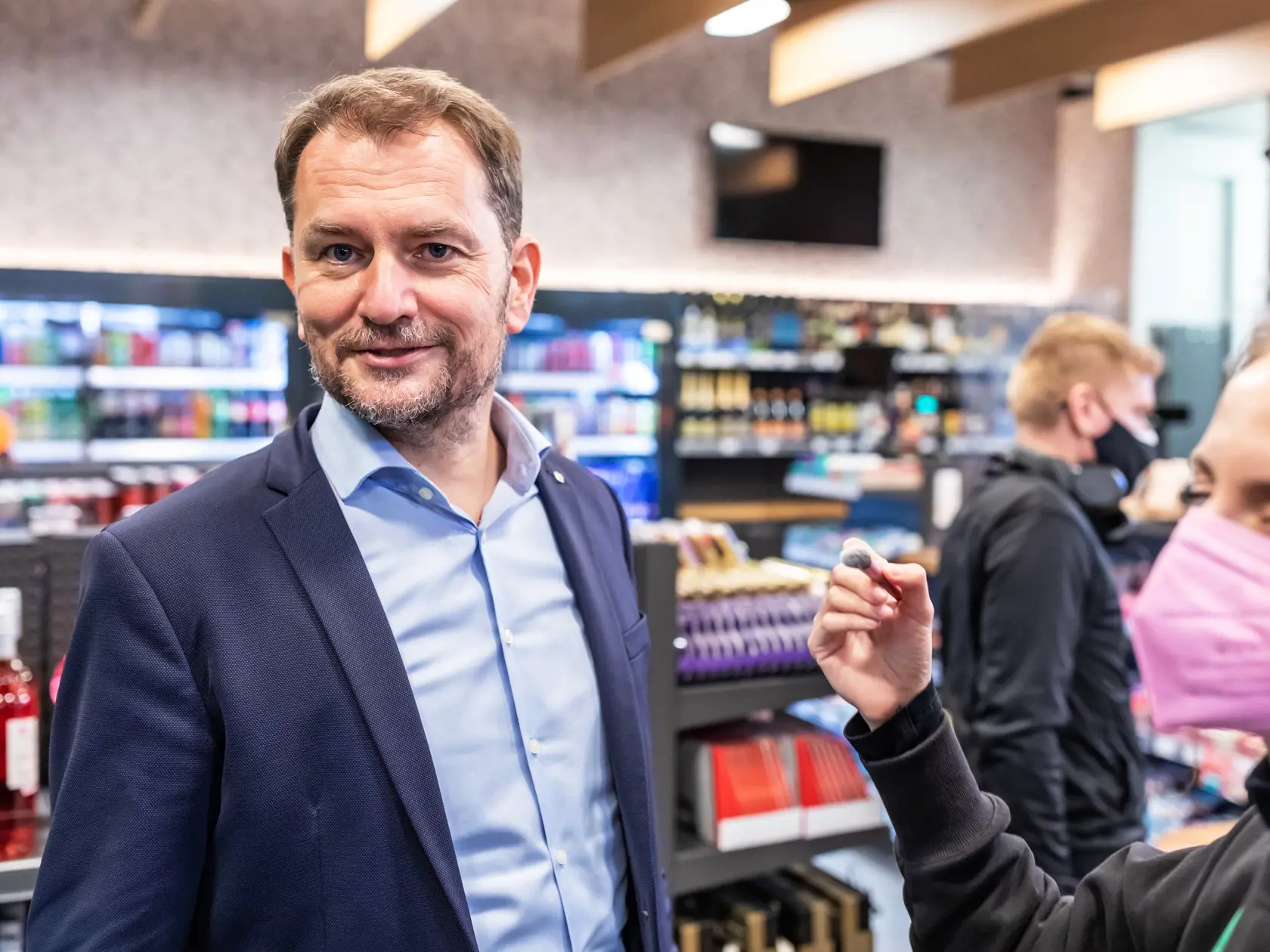 Na snímke je minister financii Igor Matovič počas natáčania slovenského seriálu Pumpa.