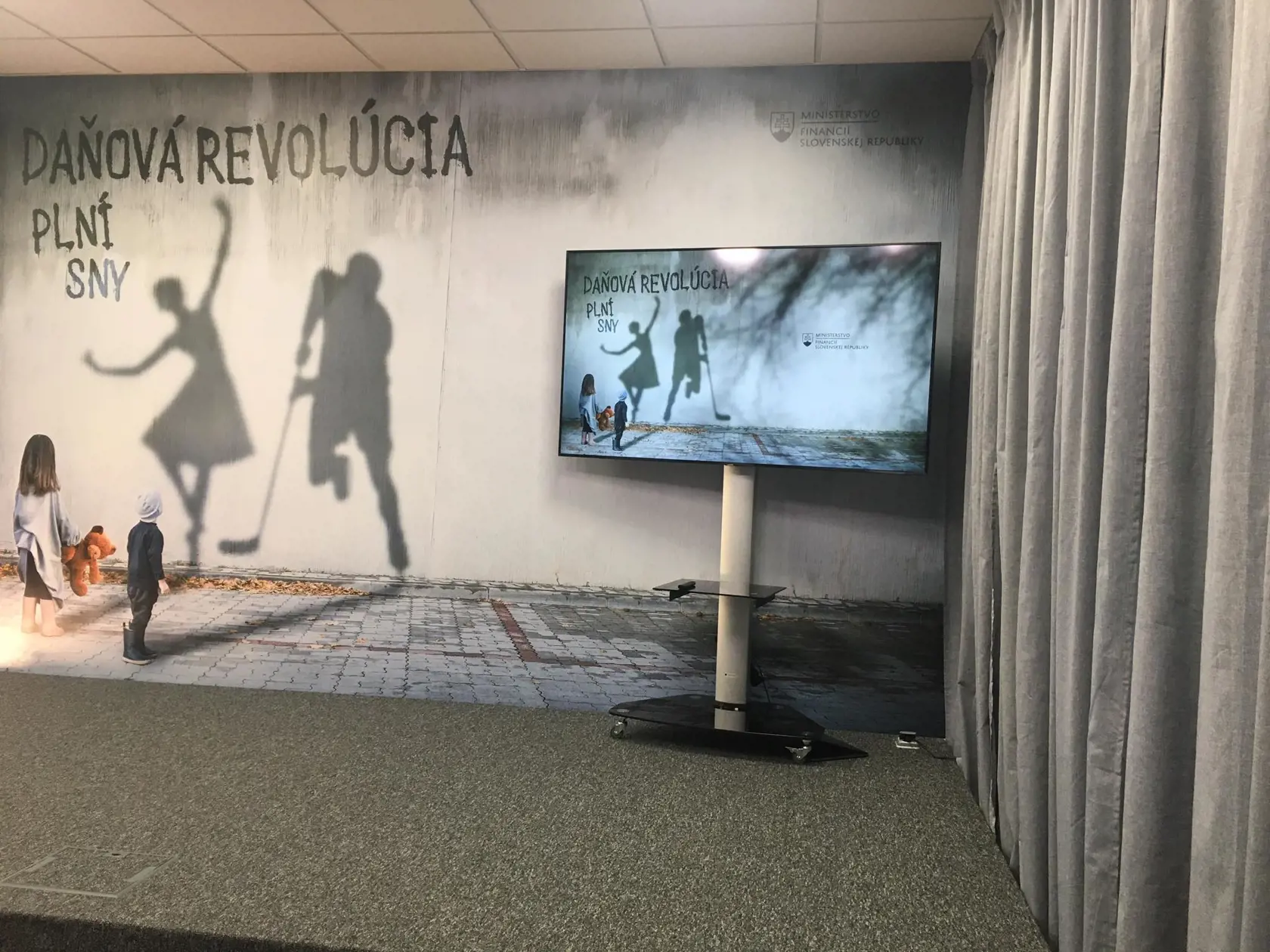 Vizuál Matovičovej daňovej reformy so sloganom "Daňová revolúcia plní sny".