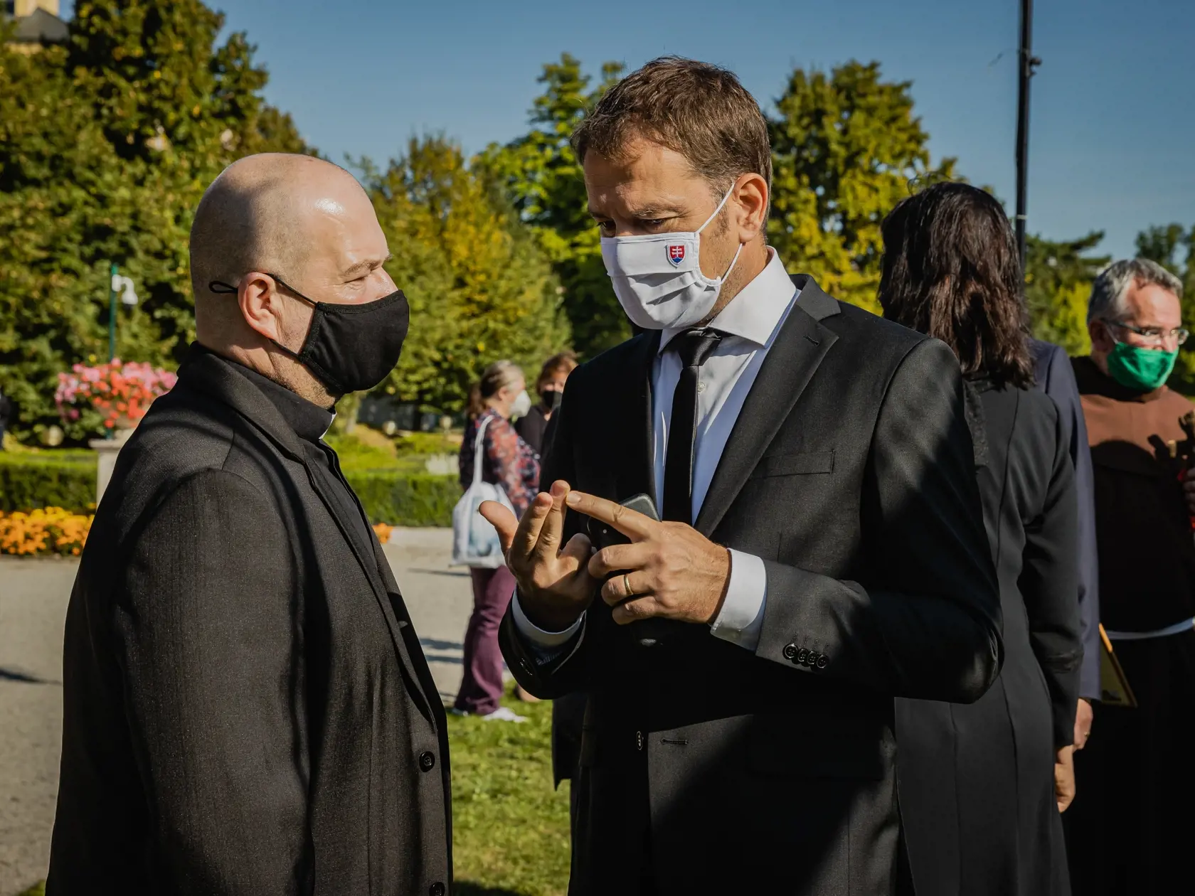 Pápež František sa v pondelok 13.9. 2021 zúčastnil oficiálneho prijatia u Prezidentky Slovenskej republiky Zuzany Čapautovej a následného stretnutia s osobnosťami politického, spoločonského aj kultúrnehon života v záhrade Prezidentského paláca. Na snímke minister financií Igor Matovič.