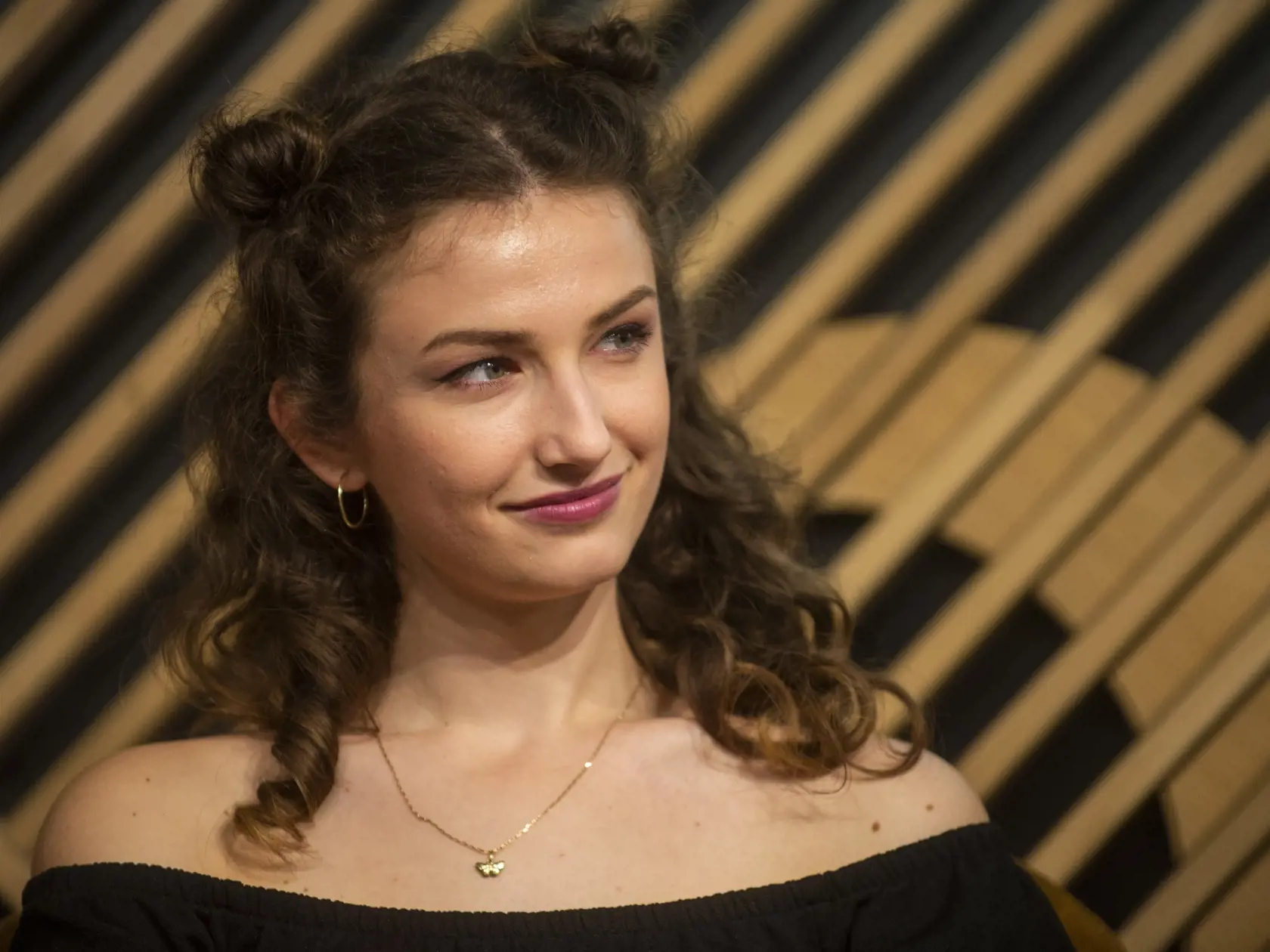 Na snímke herečka Petra Dubayová počas krstu knihy režisérky a spisovateľky Mariany Čengel Solčanskej Zakliata jaskyňa v kníhkupectve Panta Rhei 26. mája 2022 v Bratislave. FOTO TASR - Jakub Kotian