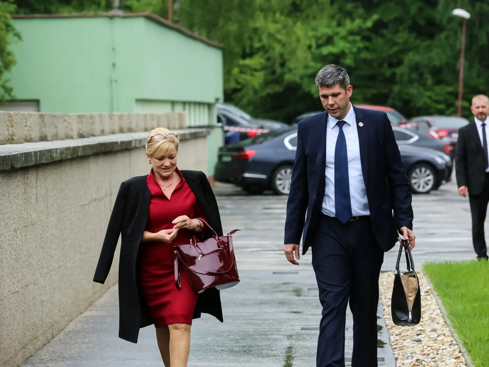 Dorazila aj nová šéfka rezortu kultúry Ľubica Laššáková. Tej to v červených šatách naozaj pristalo. Pred snemom však bola pred novinármi skúpa na slovo.