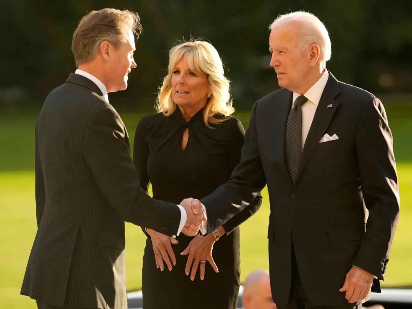 Na pohreb kráľovnej Alžbety II. v Londýne prišli politickí lídri, monarchovia aj zástupcovia diplomatických delegácií z celého sveta. Na fotke Jill a Joe Bidenovci.