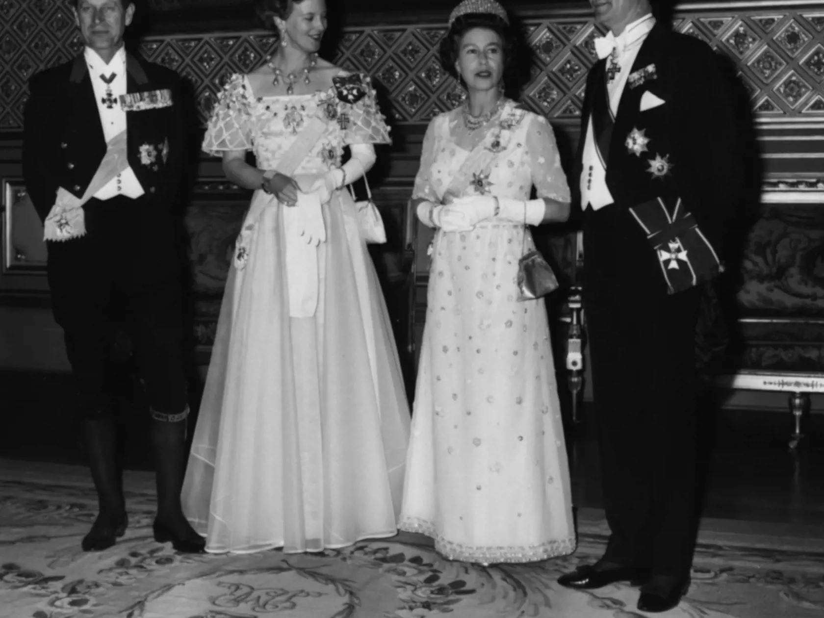 Kráľovná Margaréta II. oslavuje 50 rokov na dánskom tróne. Kráľovná Alžbeta II. († 96) bola jej sesternicou z tretieho kolena.