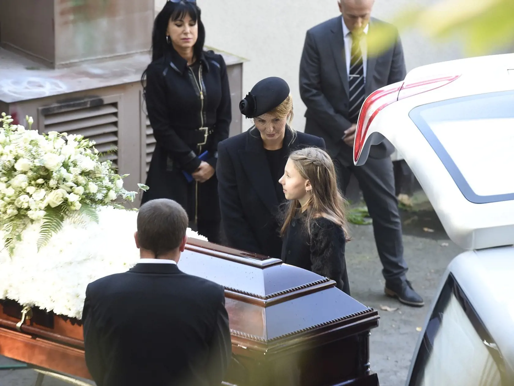 Najmladšia dcéra Nelly Sofie zvládla dať posledné zbohom svojmu otcovi hrdinsky, s pokojnou tvárou a bez plaču.