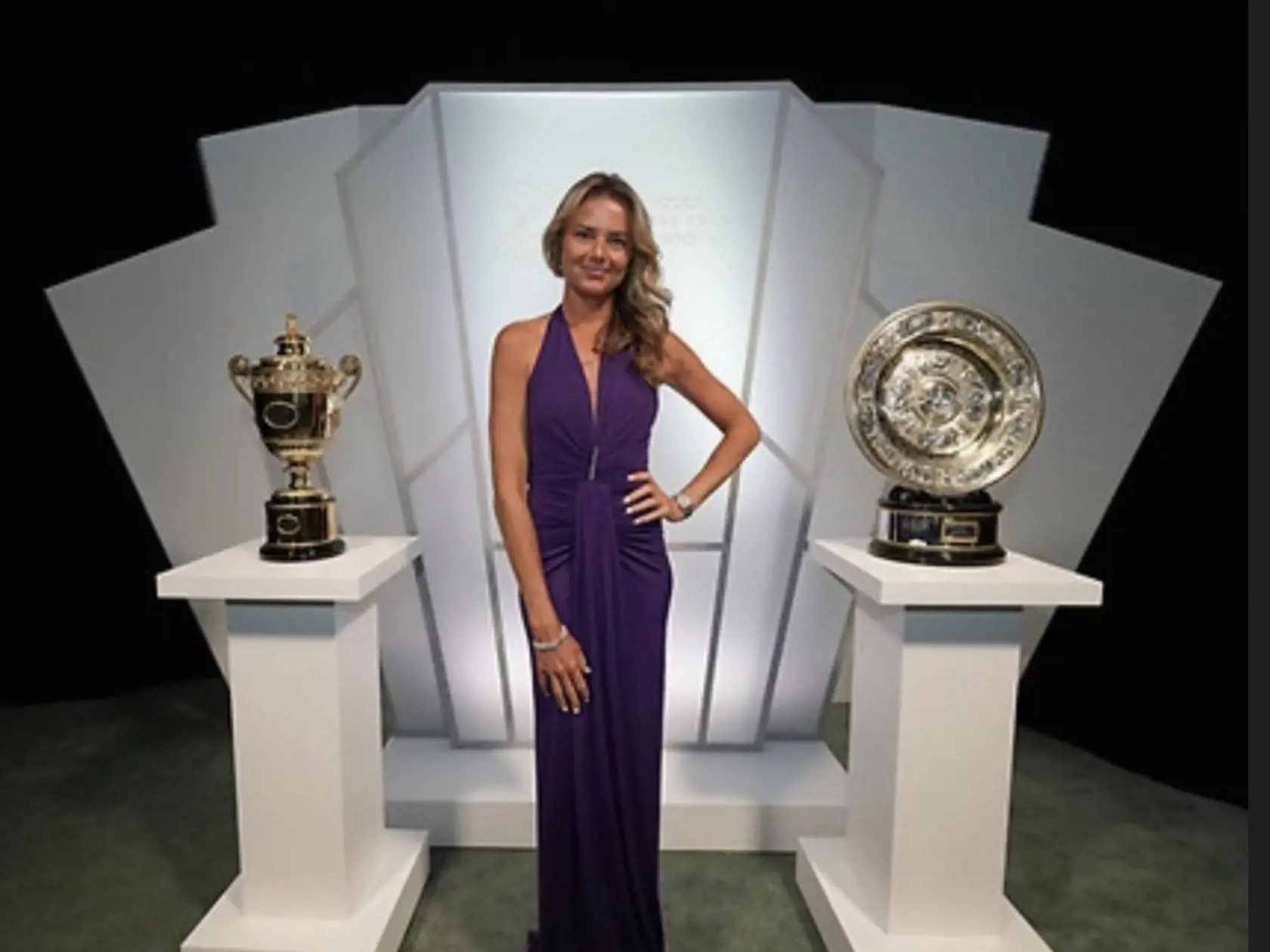Hantuchová nechábala ani na Wimbledone, na ktorom pútala pozornosť skôr ohromujúcim sexappelom, ako otázkami.