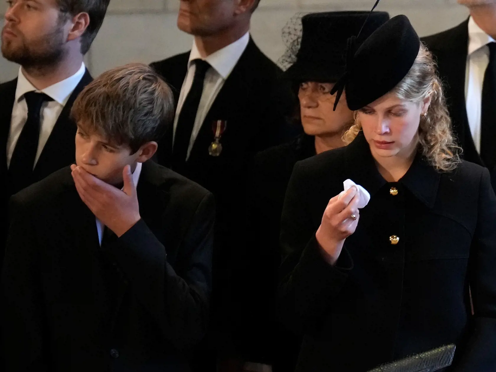 Vnúčatá kráľovnej lady Louise a vikomt James.