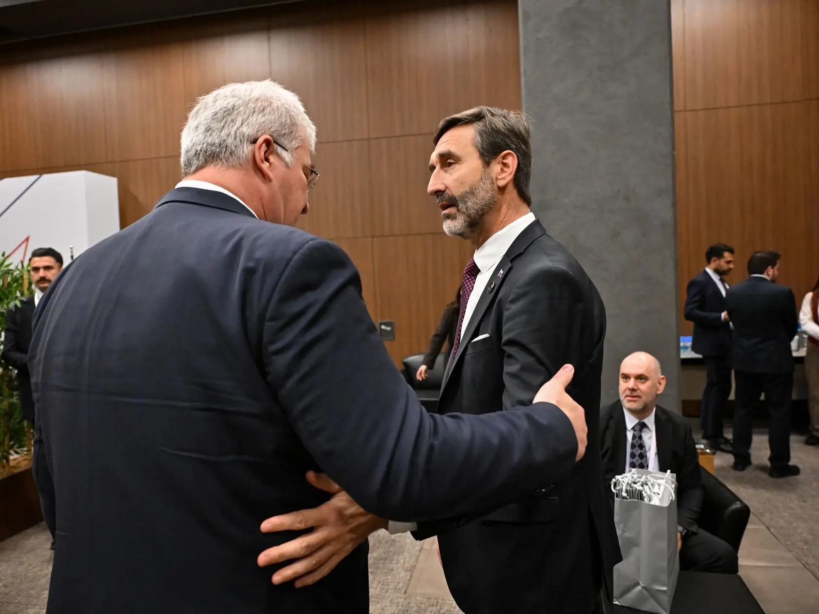 Šéf slovenskej diplomacie Juraj Blanár (Smer-SD) viedol v tureckej Antalyi bilaterálne rokovania s ukrajinským náprotivkom Andrijom Sybihom. Hlavnou témou rozhovorov boli mierové rokovania o vojne na Ukrajine, oznámilo v sobotu Ministerstvo zahraničných vecí a európskych záležitostí (MZVEZ) SR na sociálnej sieti.