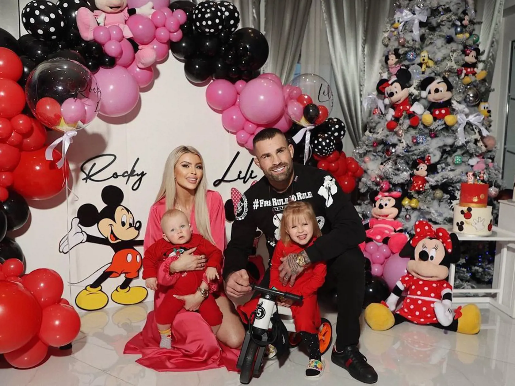 Vianočná výzdoba u Vémolovcov sa nesie v téme Mickey Mouse.
