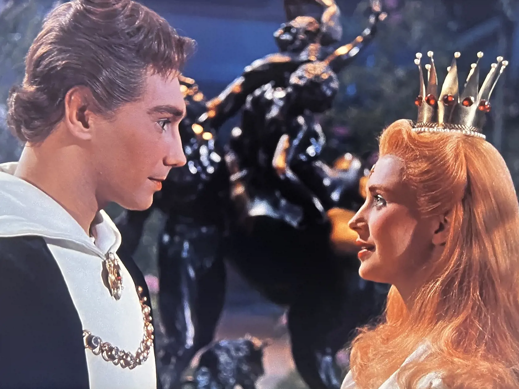 Princezná so zlatou hviezdou: Princezná Marie Kyselková a kráľ Radovan Josef Zíma sa v súkromí veľmi nestretávali.  Scénu v záhrade nahrával Josef Zíma opitý. Celú noc oslavoval narodenie dcéry.