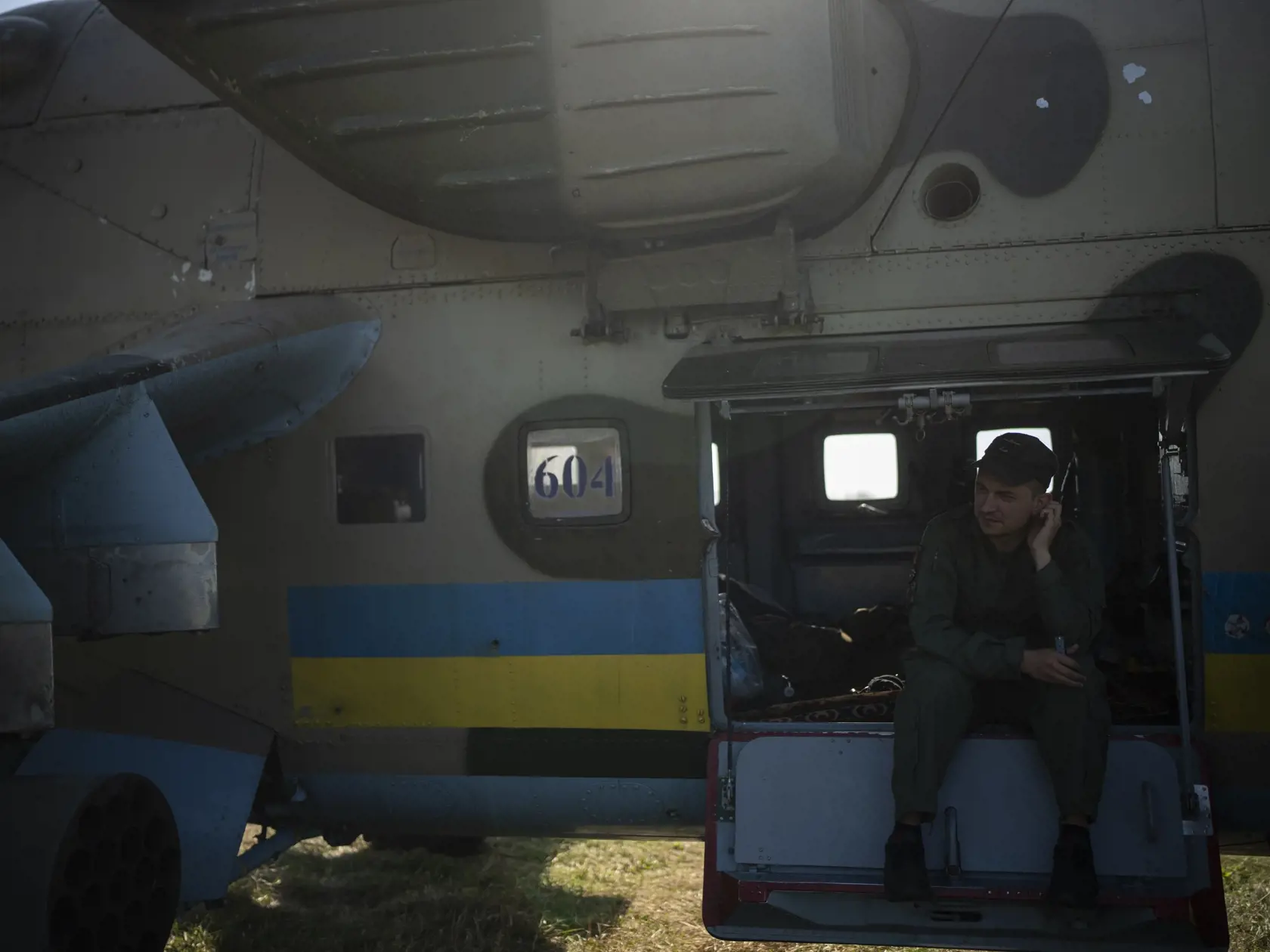 WA 33 východná Ukrajina - Ukrajinský pilot sedí v bojovom vrtuľníku po návrate z bojov na východe Ukrajiny v piatok 18. augusta 2023. FOTO TASR/AP


A Ukrainian pilot sits in an attack helicopter after a flight in eastern Ukraine, Friday, Aug. 18, 2023. (AP Photo/Bram Janssen)