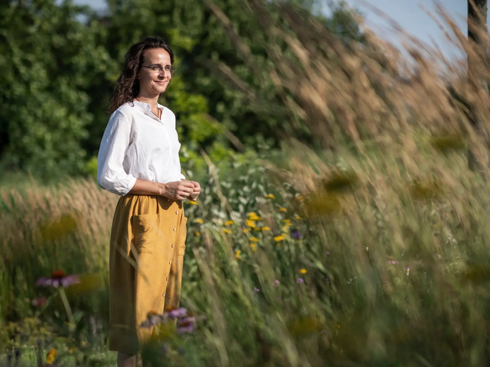 Záhrada spomienok vznikala asi dva roky a za jej otvorením stoja dve šikovné dámy Andrea Uherková a Monika Suchánska s ich projektom Funebra. Na foto je Andrea Uherková.