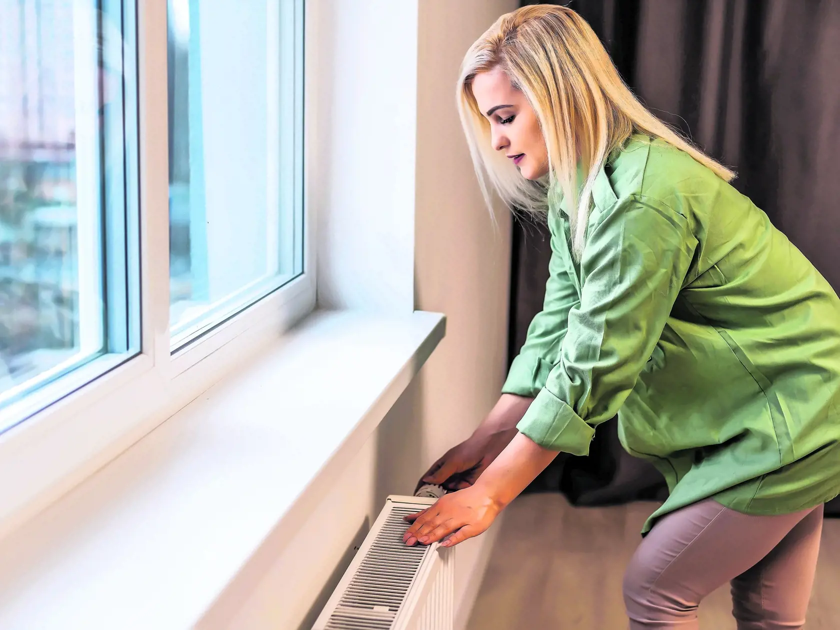 Vonku sa ochladilo a takmer všetci kúria. Účty vás ale budúci rok môžu zabolieť. Energetici radia, aby ste na noc vypínali radiátory.
