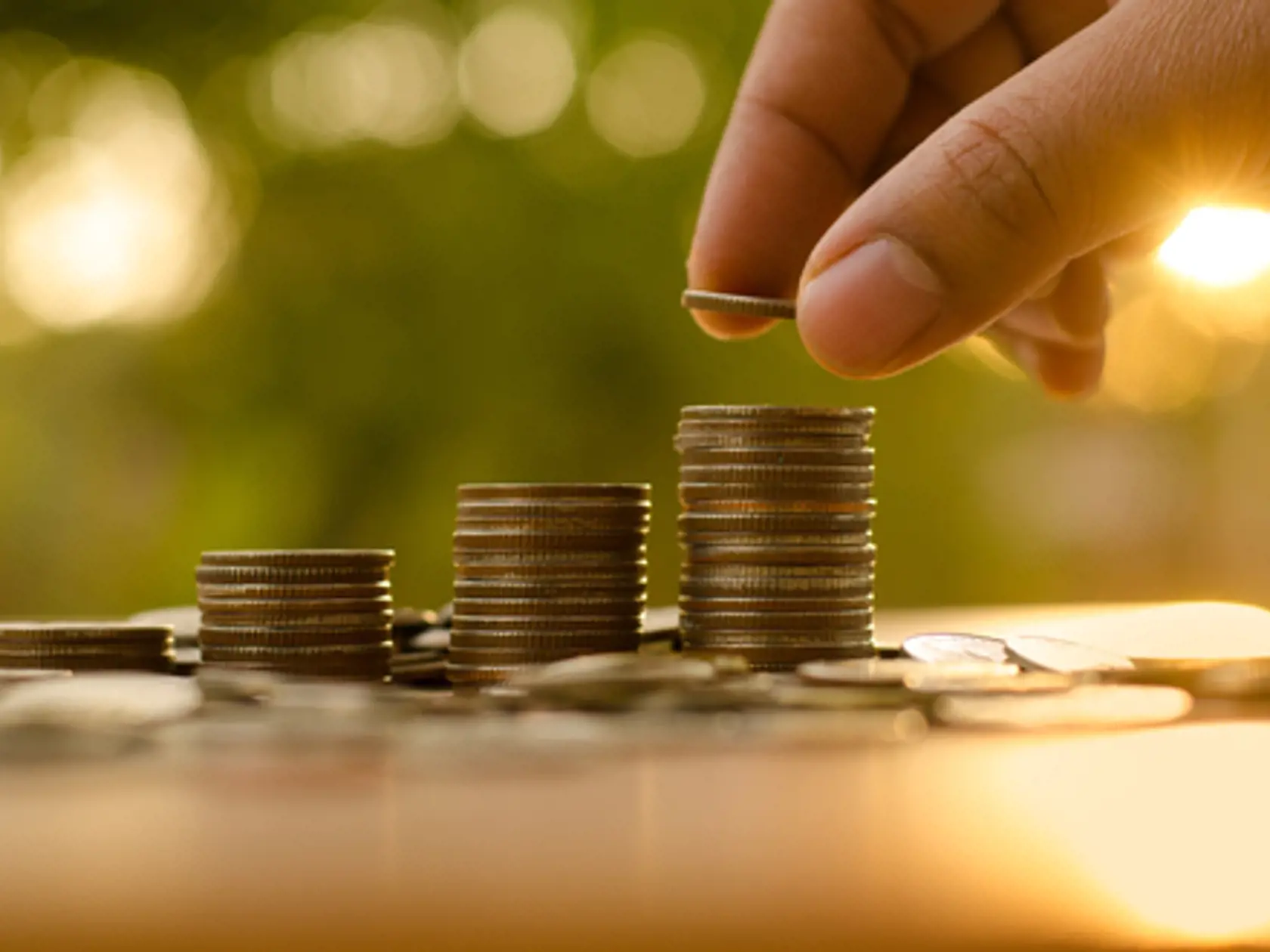 Domácnosti, ktoré si elektrinou aj kúria, minú ročne o budúci rok aj o 172 eur viac.