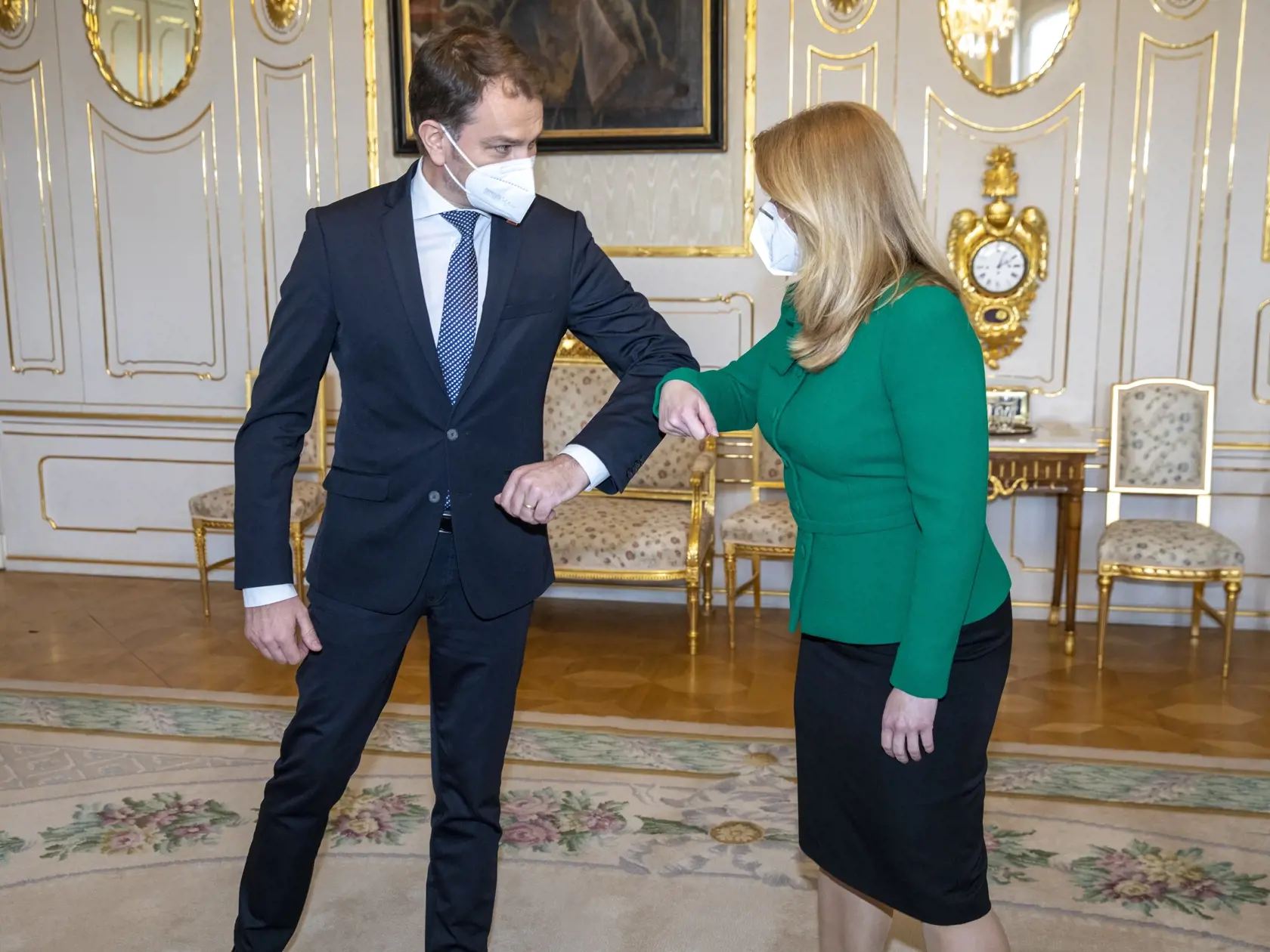 Premiér Igor Matovič prichádza do prezidentského paláca oznámiť riešenie koaličnej krízy.
Na obr.: Igor Matovič a prezidentka Zuzana Čaputová