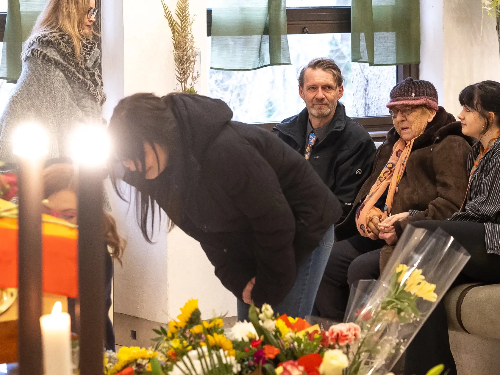 Na snímke zdrvená mama Marcela Nemca s jeho neterkou (vpravo).