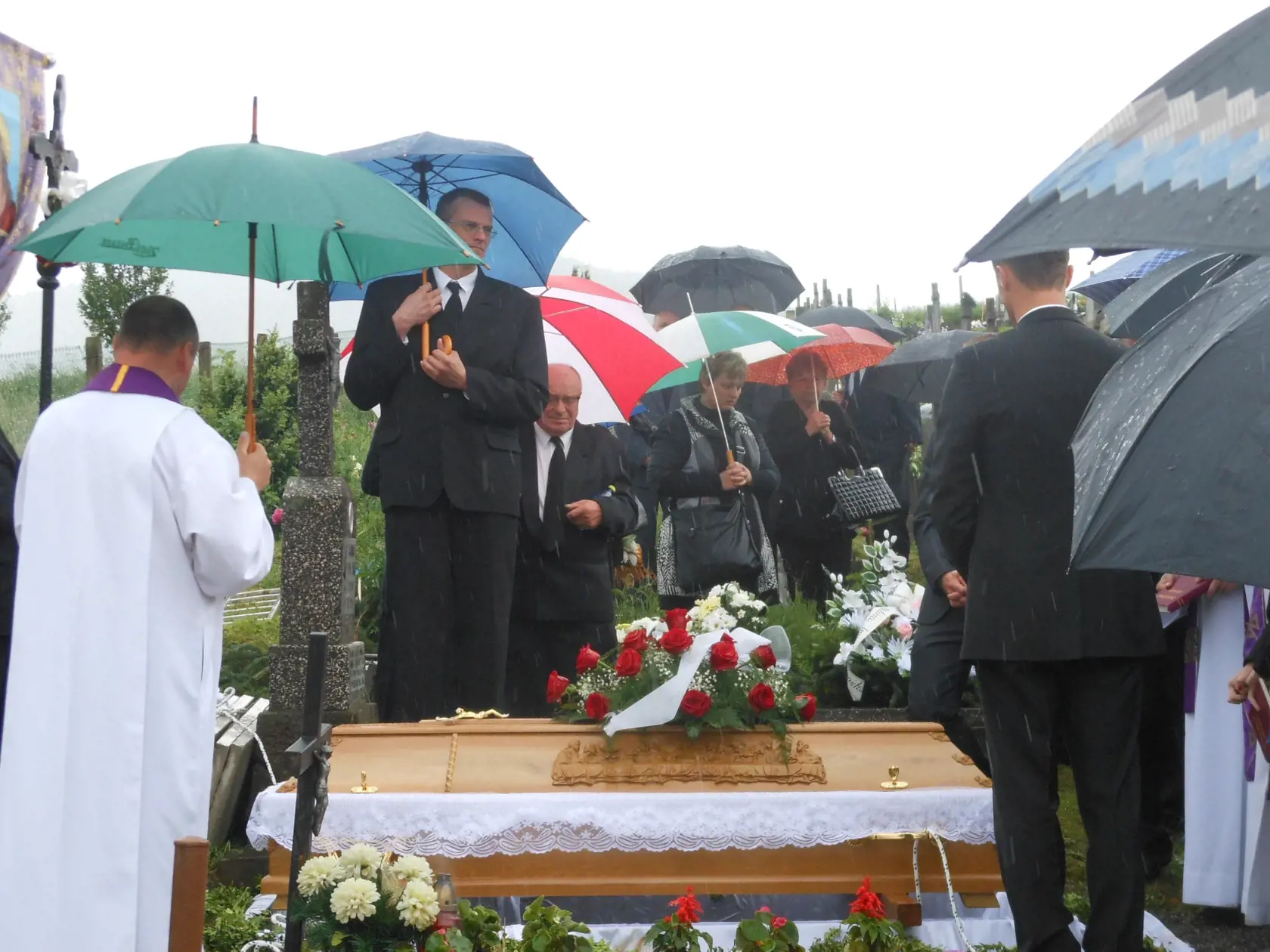 Pohreb Václavy (†20), uložili ju do hrobu jej starých rodičov.