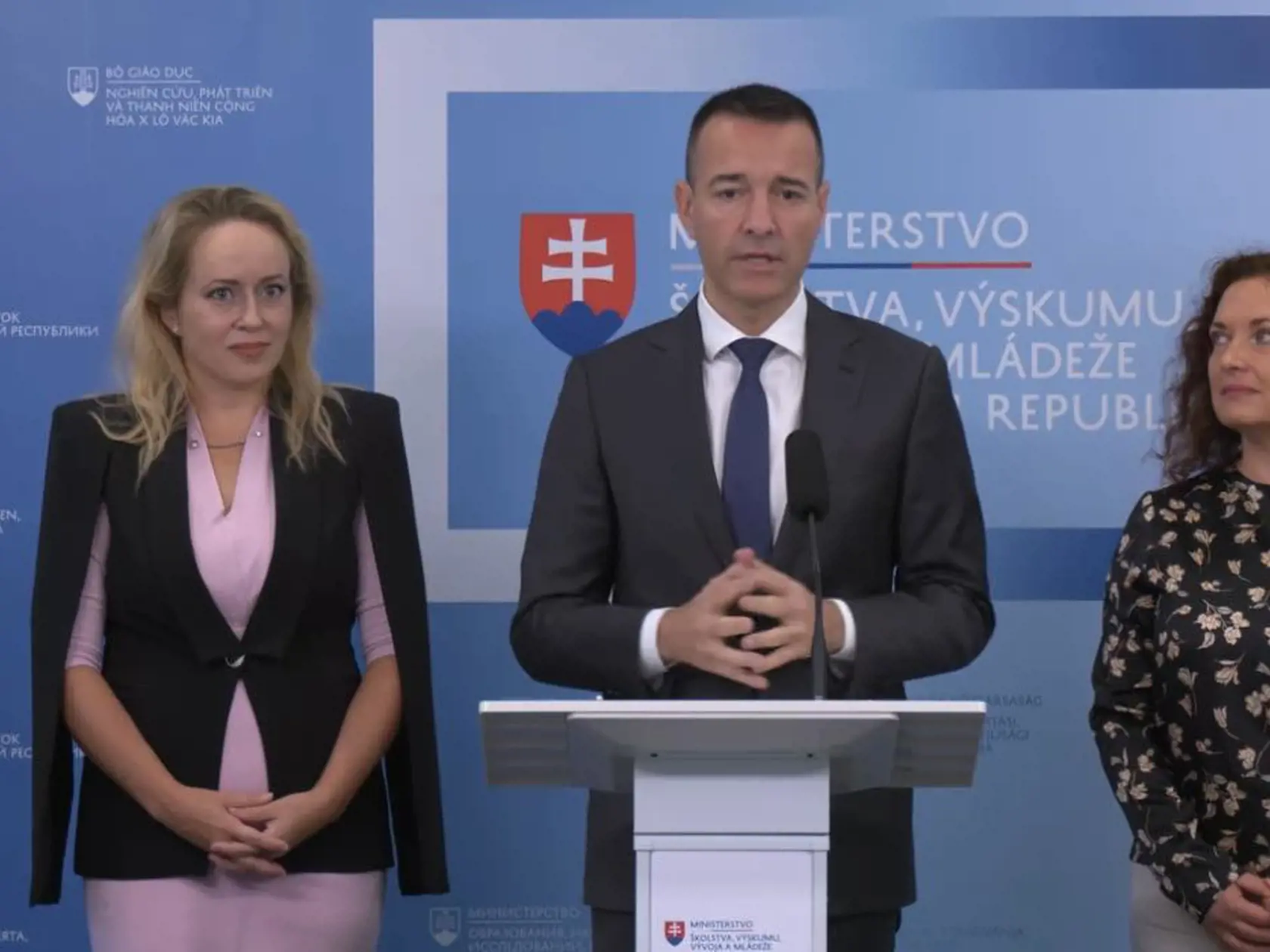 Pavla Puškárová počas tlačovky s ministrom školstva Tomášom Druckerom (obaja Hlas).