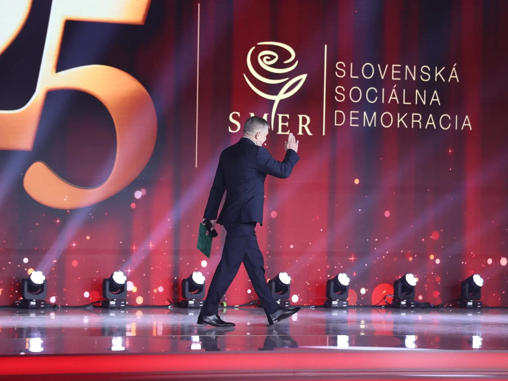 Na snímke je Predseda vlády Slovenskej republiky Robert Fico na oslavách strany Smer - SD pri príležitosti 25. výročia založenia strany.