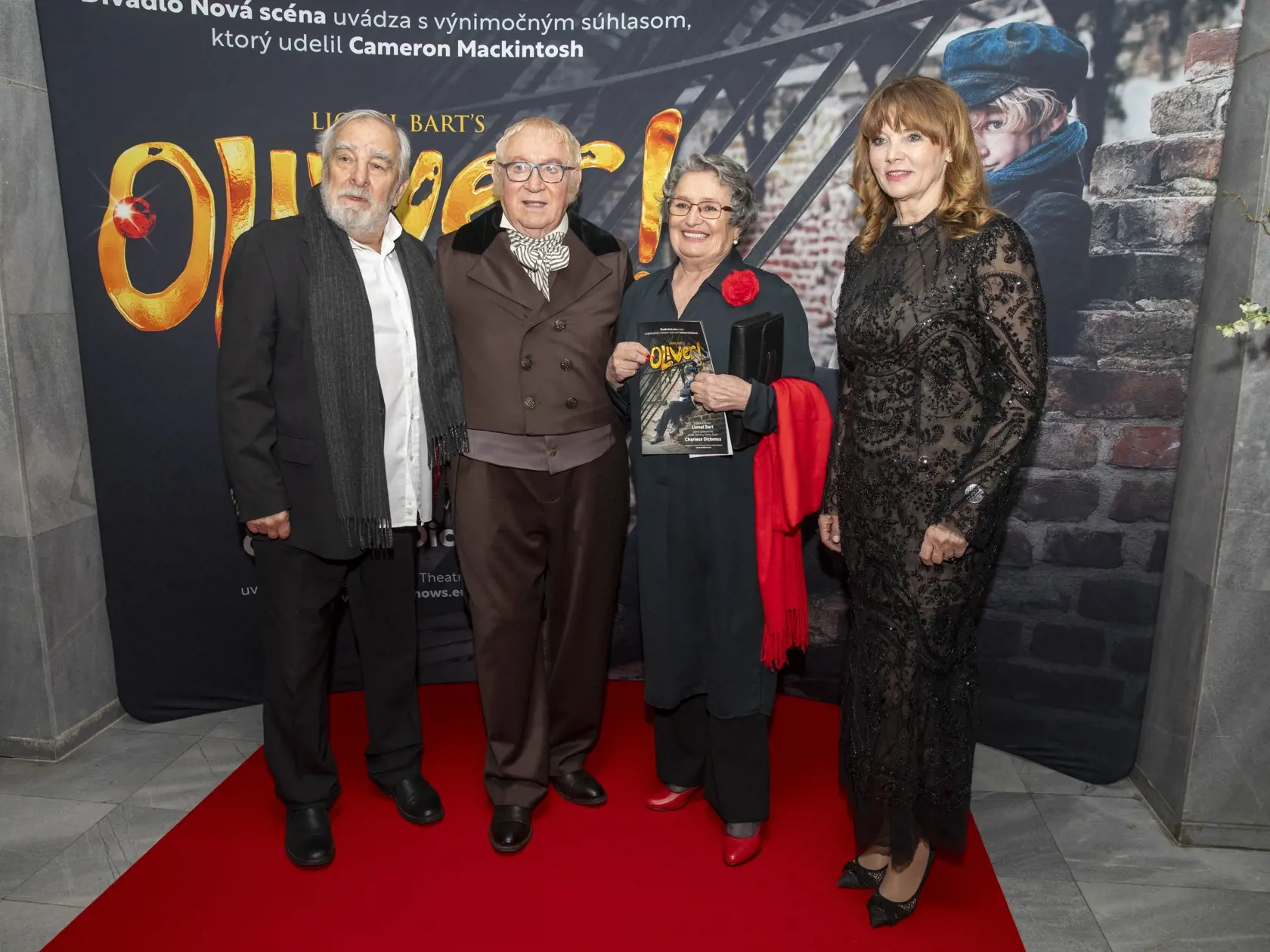  Na snímke je premiéra muzikálu Oliver.
herec Marián Slovák s manželkou