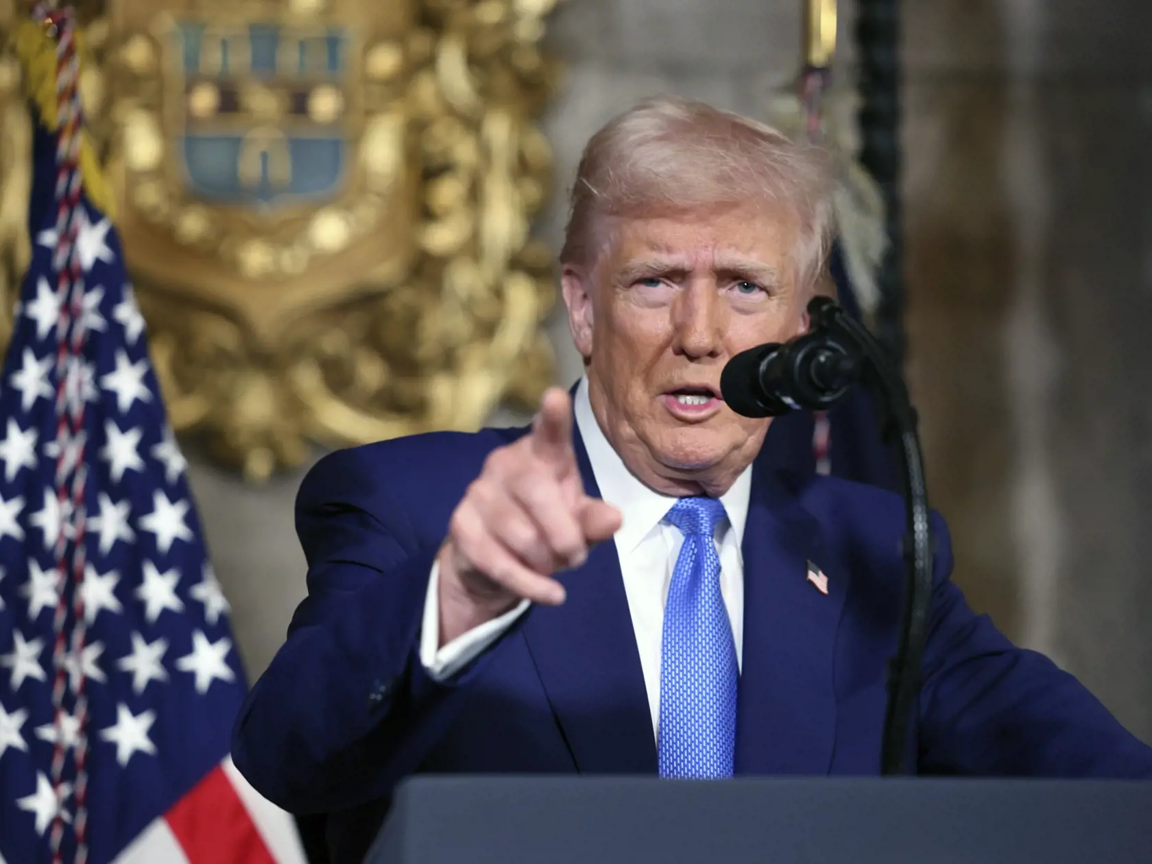WA 20 Palm Beach - Americký prezident Donald Trump vystupuje na tlačovej konferencii, ktorú usporiadal vo svojom floridskom sídle Mar-a-Lago v Palm Beach v utorok 18. februára 2025. Trump v utorok naznačil, že by sa s ruským prezidentom Vladimirom Putinom mohol stretnúť už čoskoro, a to "pravdepodobne" ešte do konca februára. FOTO TASR/AP 

 
President Donald Trump speaks to the media at Mar-a-Lago, Tuesday,  Feb. 18, 2025, in Palm Beach, Fla. (Pool photo via AP)