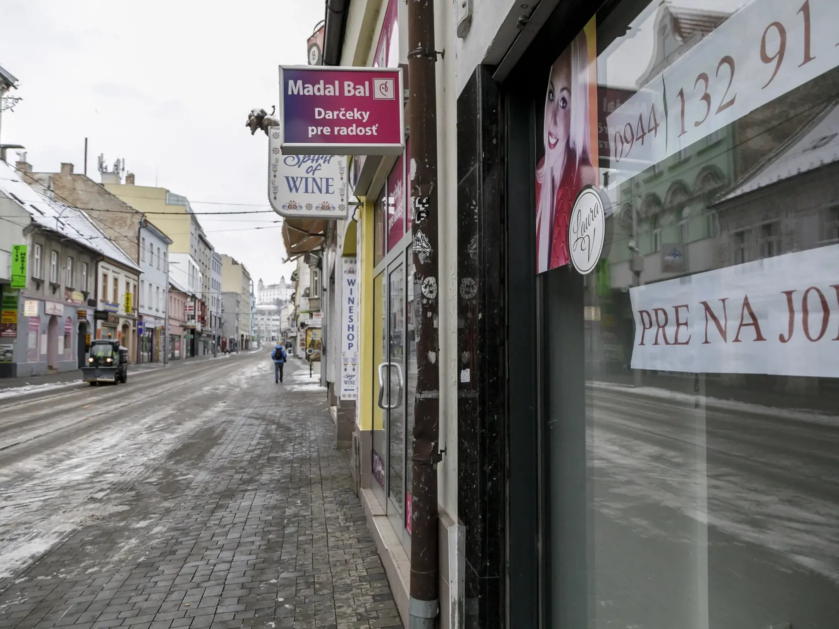 V bordovej fáze sa pri dodržaní opatrení môžu otvoriť už aj obchody.
