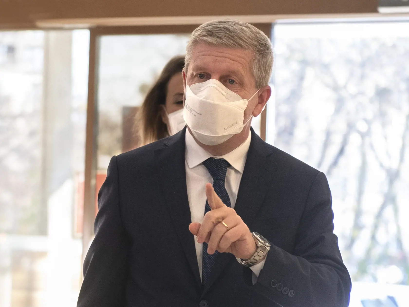 Minister Lengvarský prvýkrát vyhlásil triáž pacientov. Nemocnice sú preplnené, lekári musia v krízových situáciách rozhodovať, koho ešte napoja na pľúcnu ventiláciu.